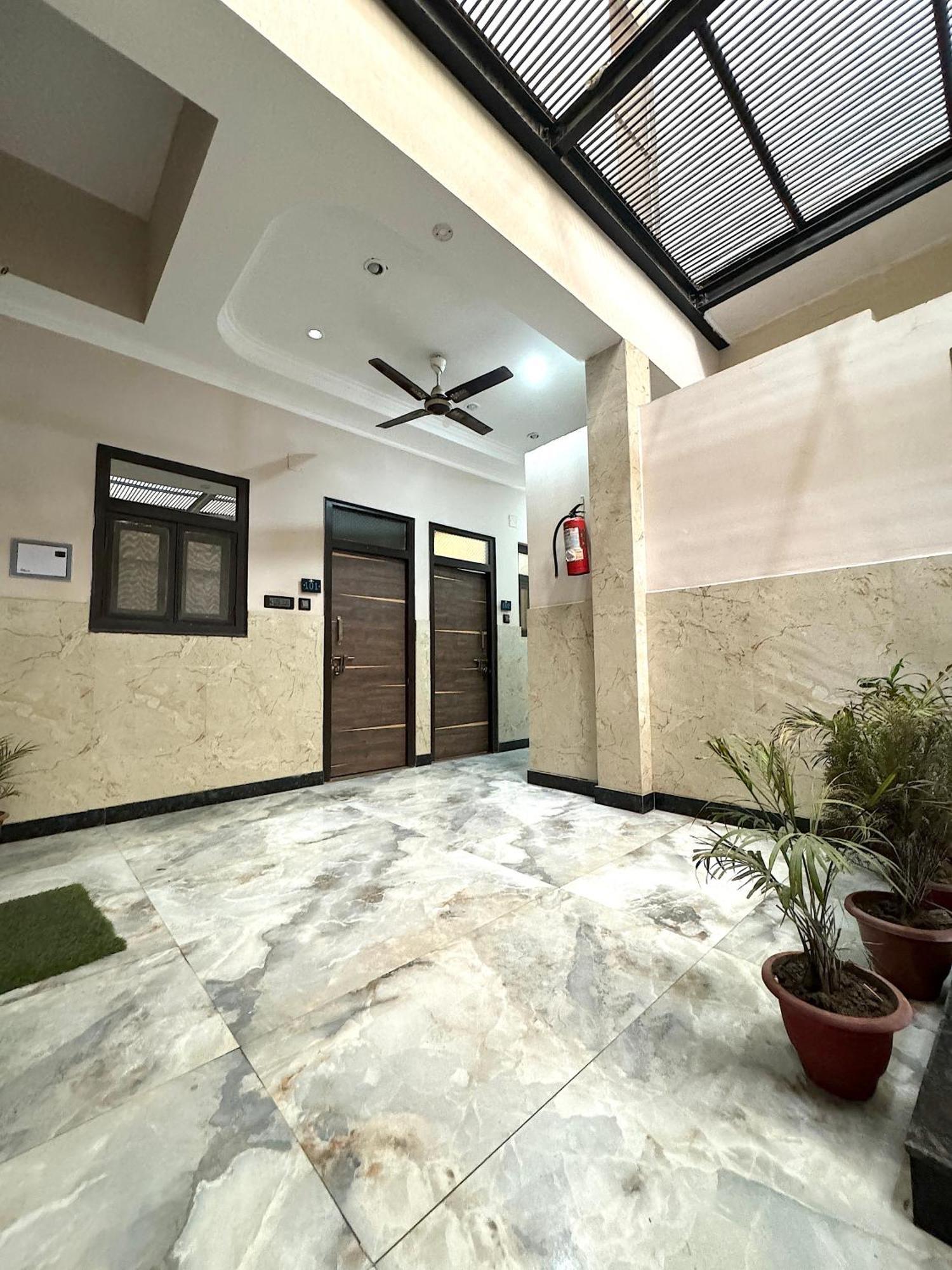 Hotel Kelson Dx With Parking, 2mins From Metro Station Near Railway Station Nova Deli