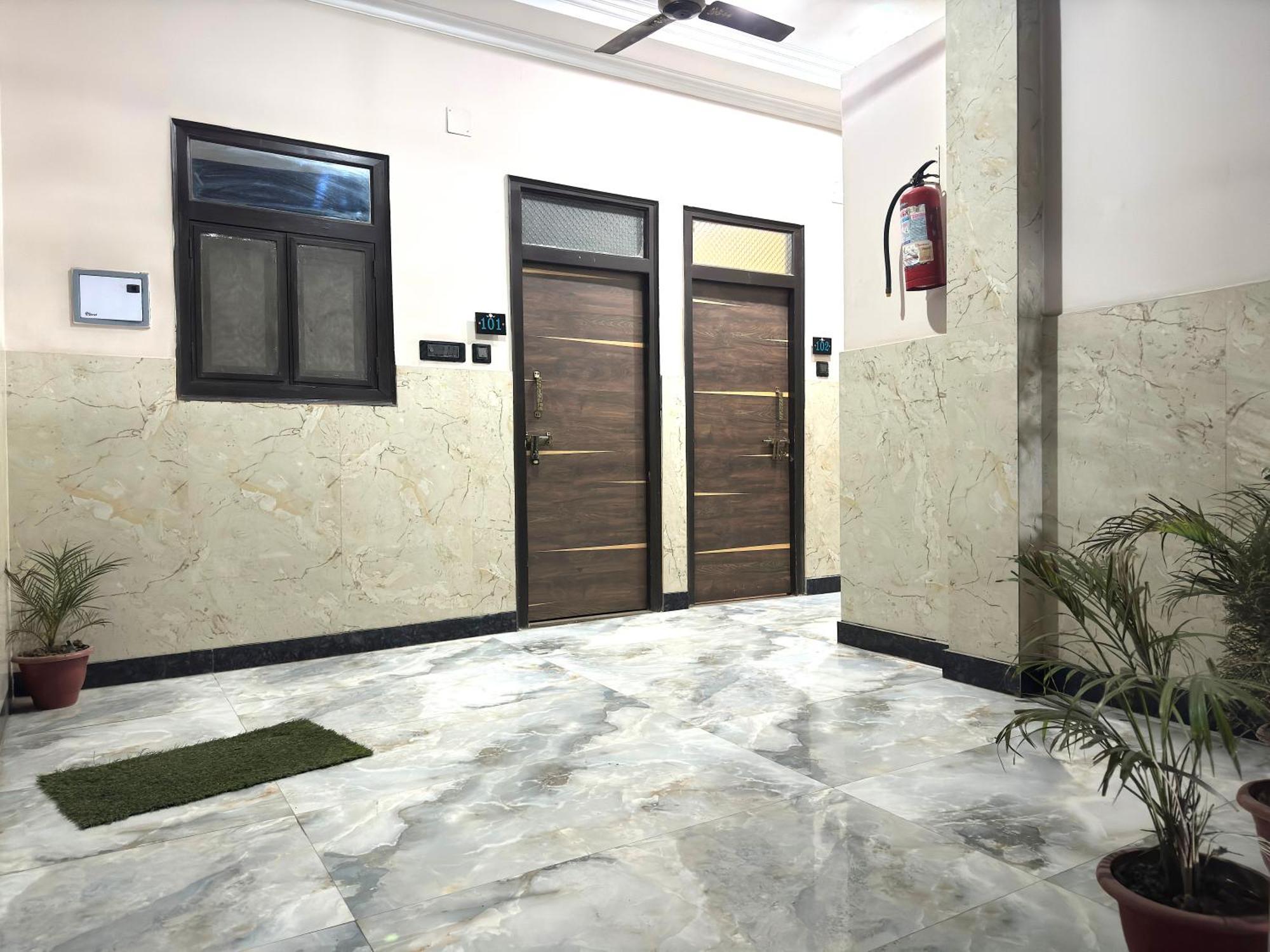 Kelson Dx With Parking, 2mins From Metro Station Near Railway Station 2* Nova Deli