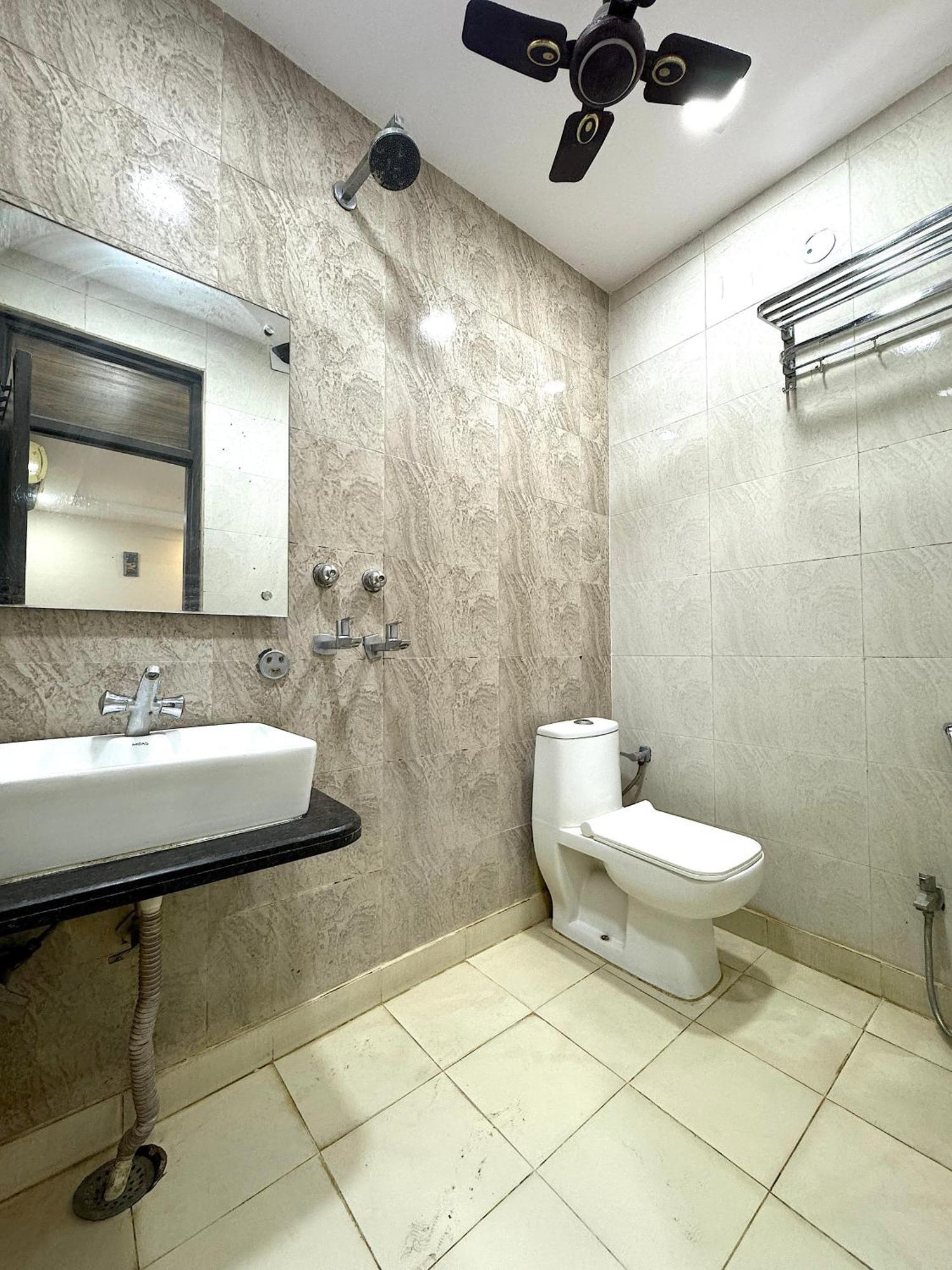 Hotel Kelson Dx With Parking, 2mins From Metro Station Near Railway Station Nova Deli