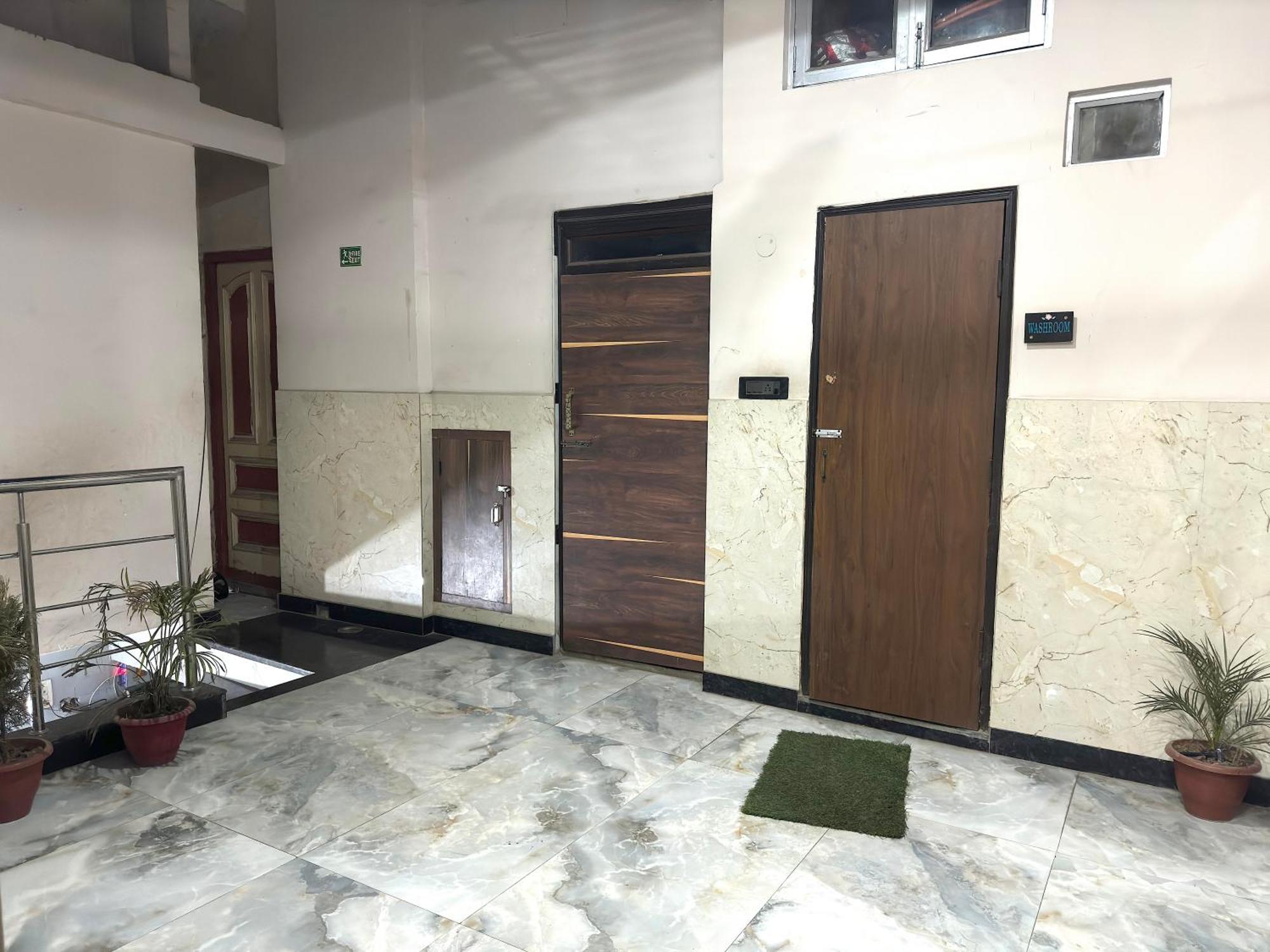 Kelson Dx With Parking, 2mins From Metro Station Near Railway Station 2* Nova Deli