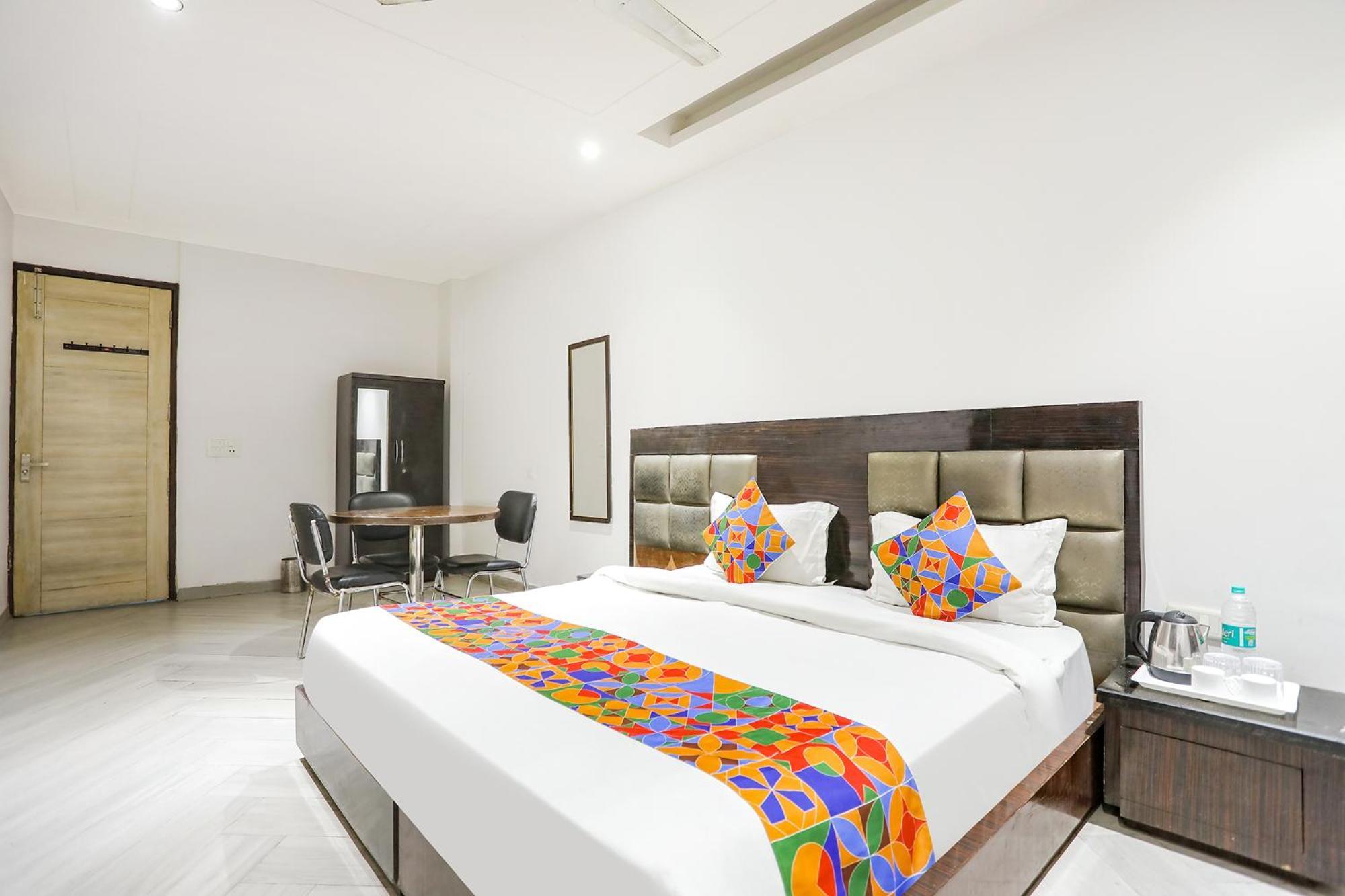 Fabexpress Lotus Palace Hotel 3*