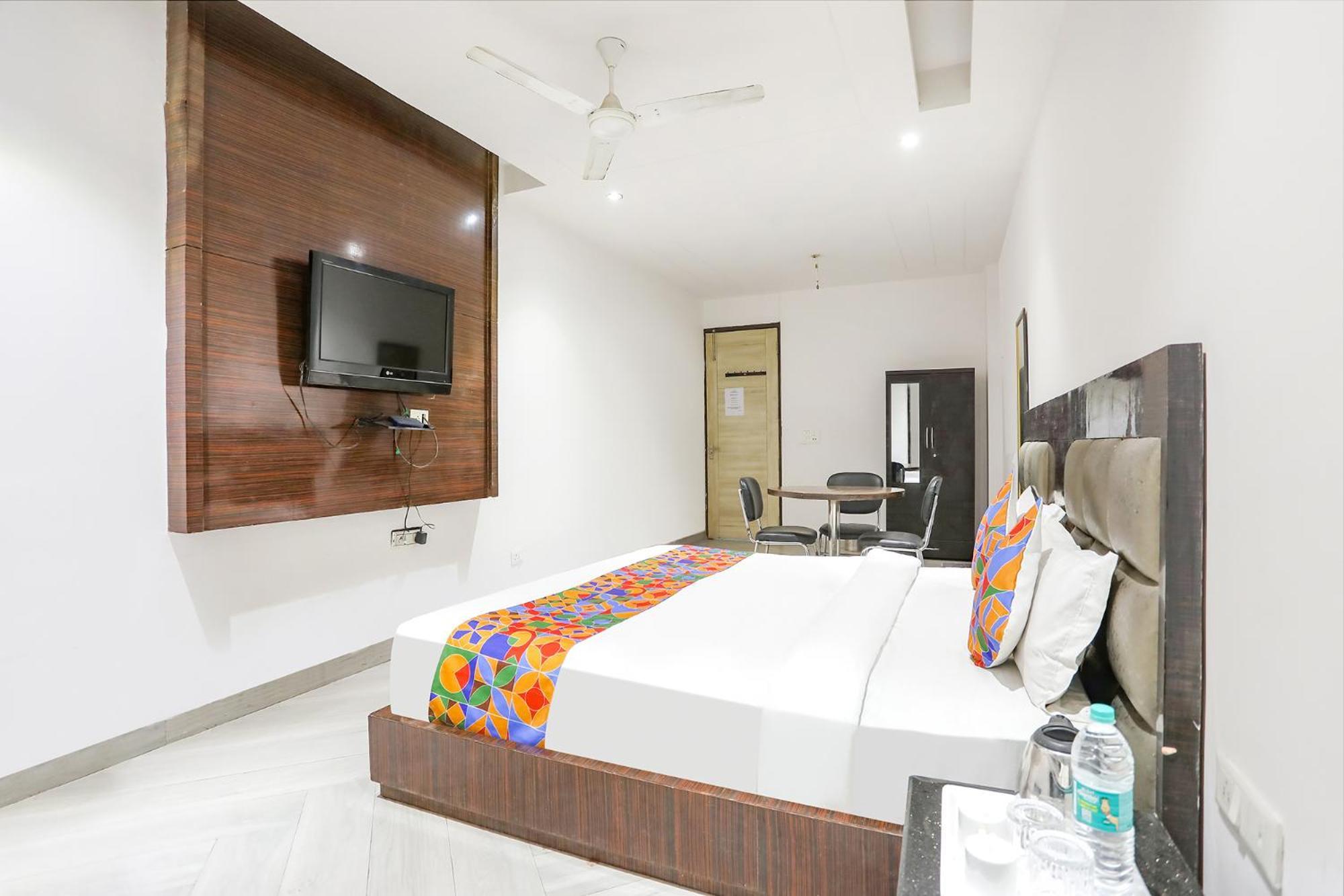 Fabexpress Lotus Palace Hotel New Delhi