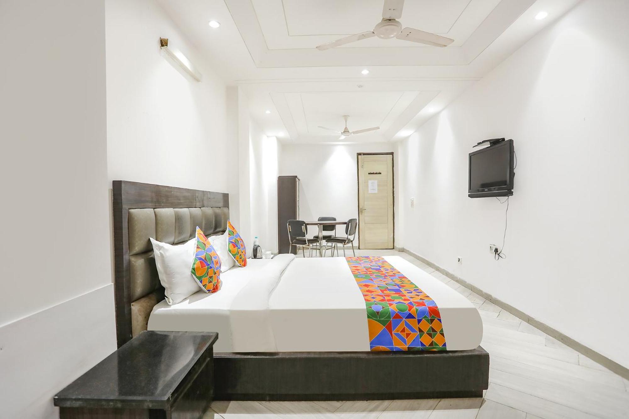 Hotel Fabexpress Lotus Palace New Delhi