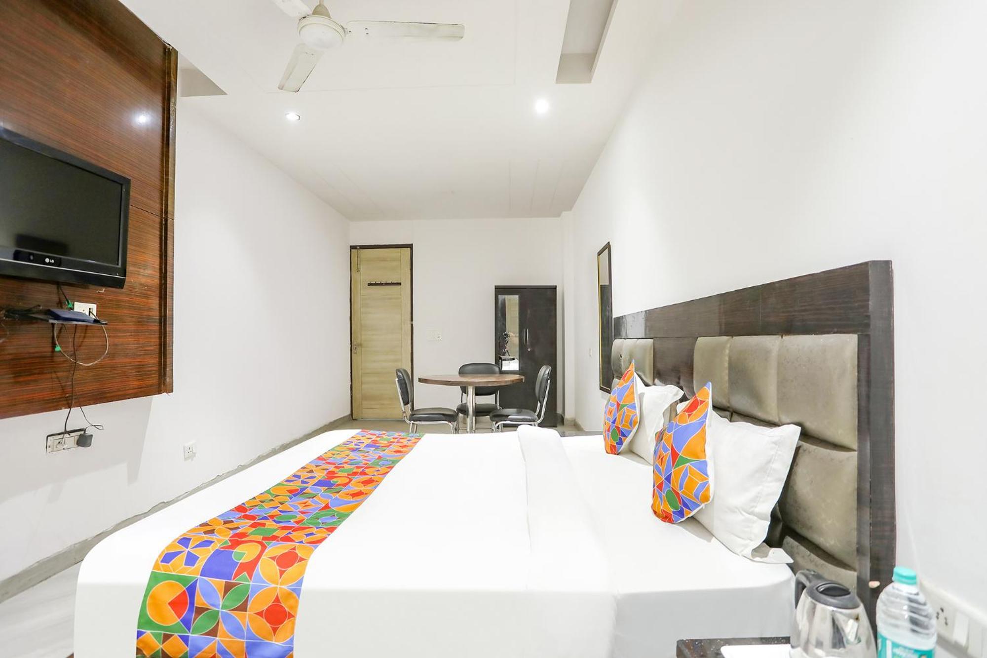 Hotel Fabexpress Lotus Palace