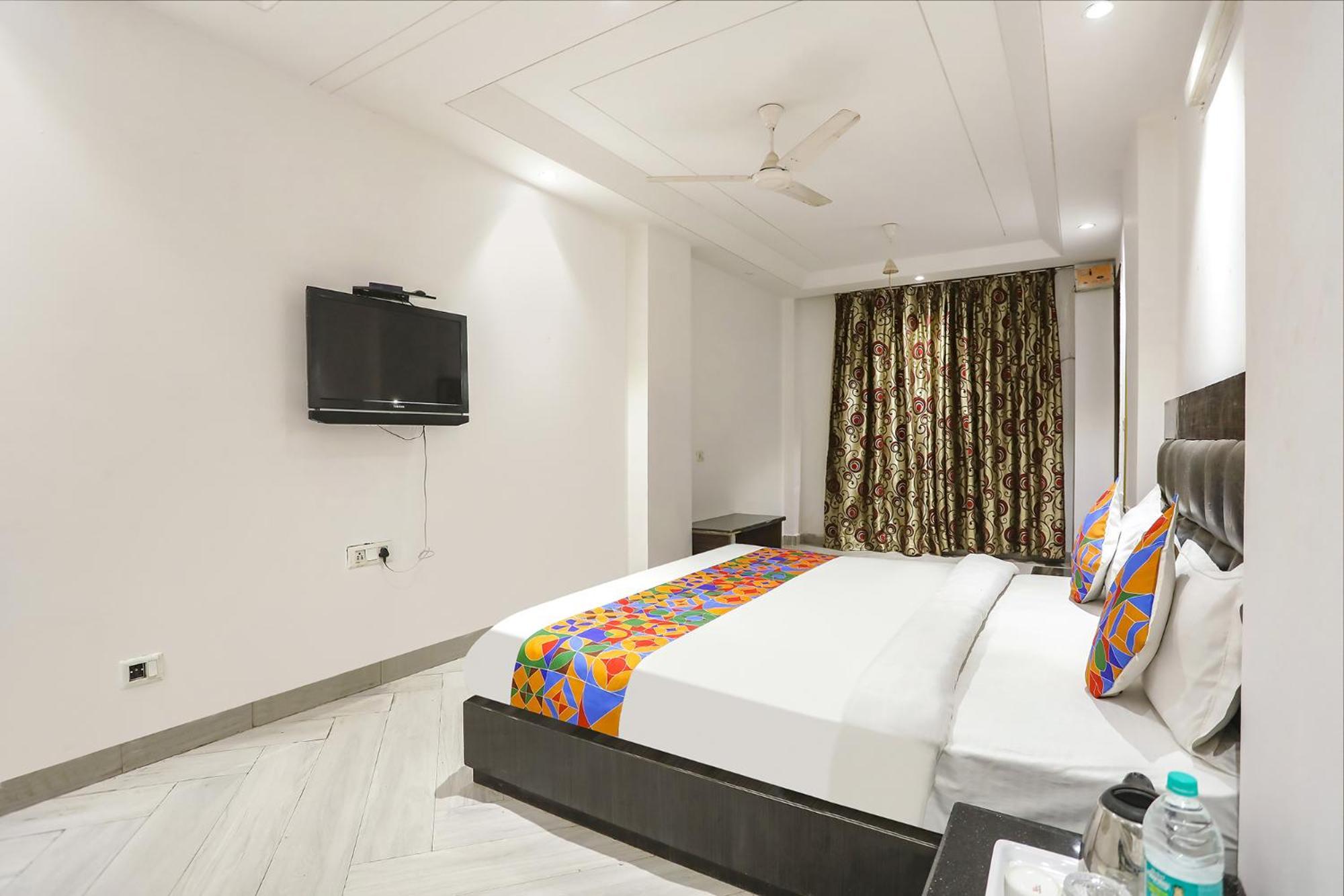 Hotel Fabexpress Lotus Palace