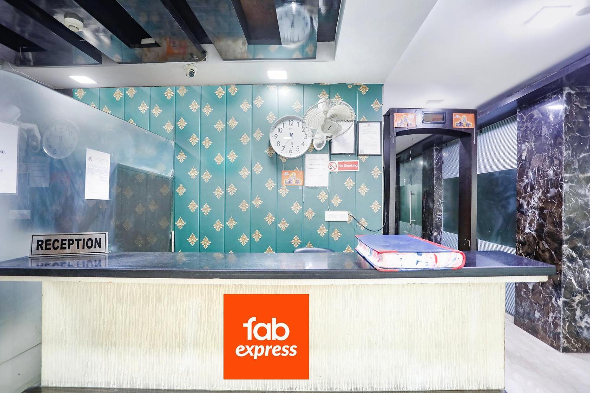 Hotel Fabexpress Lotus Palace 3*