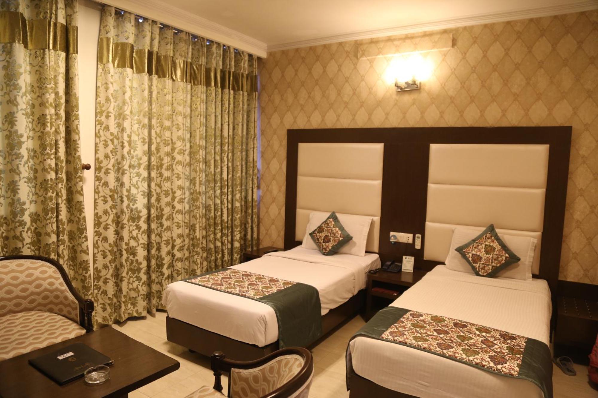 Acomodação com café da manhã  Amar Inn- Lajpat Nagar Market 4*