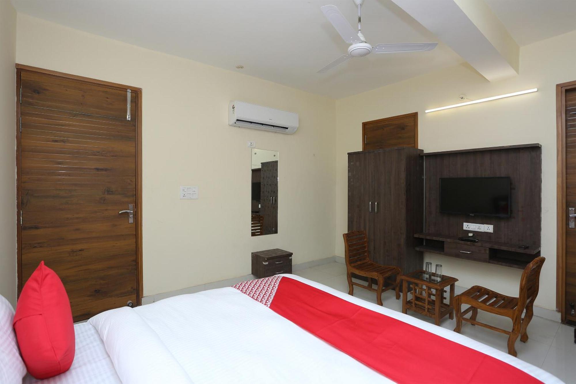 Hotel O D Palace New Delhi