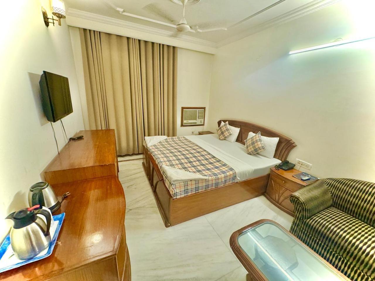 Hotel Pablas International, New Delhi, Near Metro