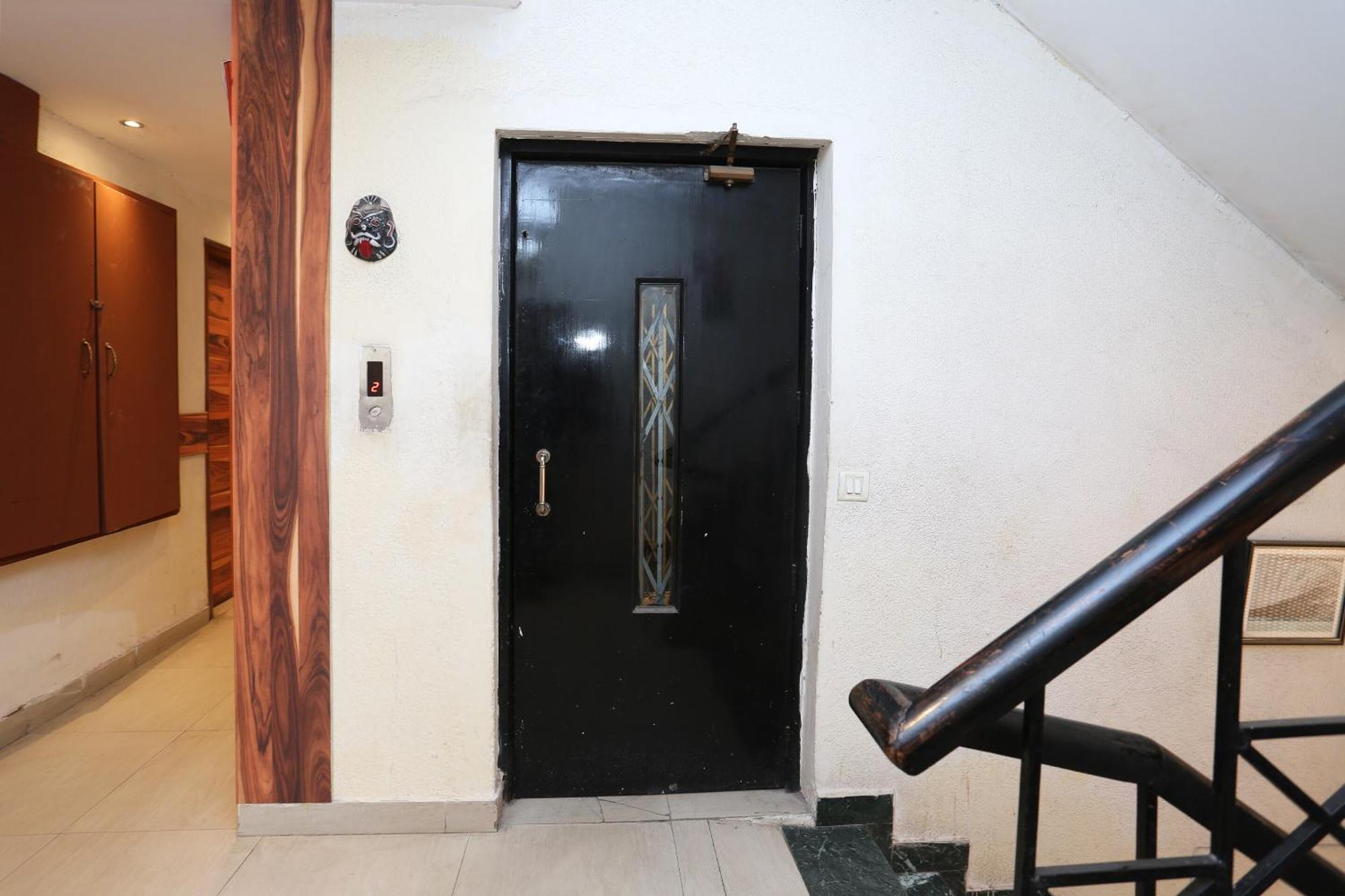 Oyo Flagship F Five Hotel