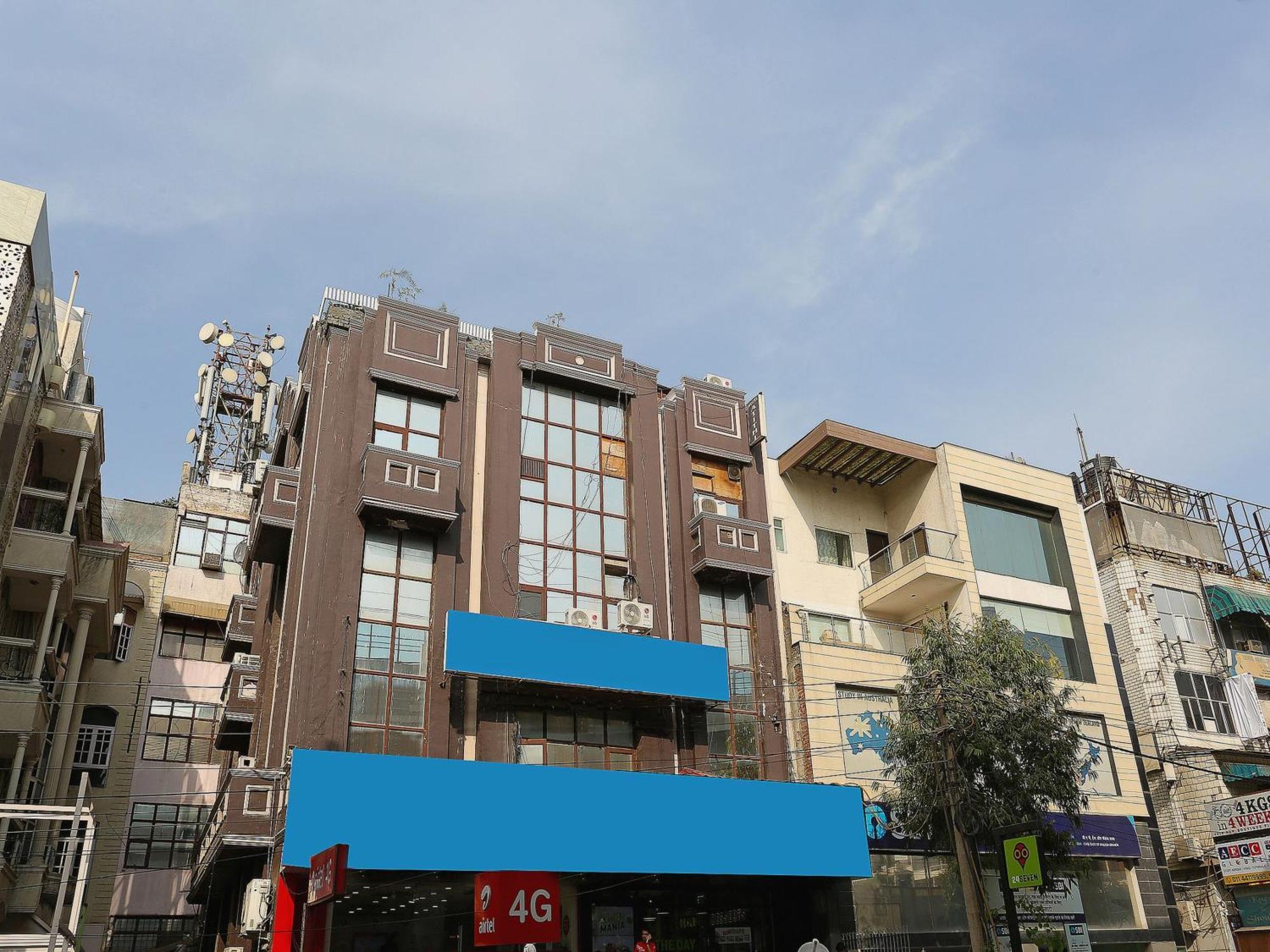 Oyo Flagship F Five Hotel 3*