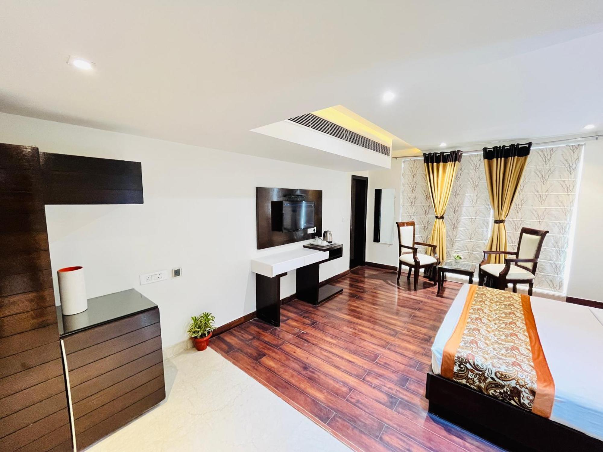 Aura Ip Grand Karkardooma Metro Station Couple Friendly 3* New Delhi