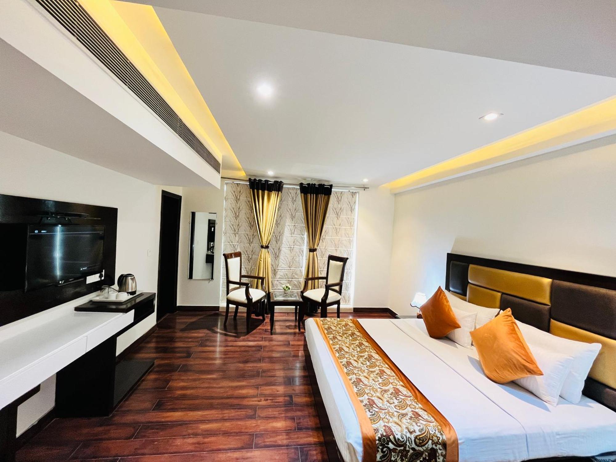 Aura Ip Grand Karkardooma Metro Station Couple Friendly Hotel