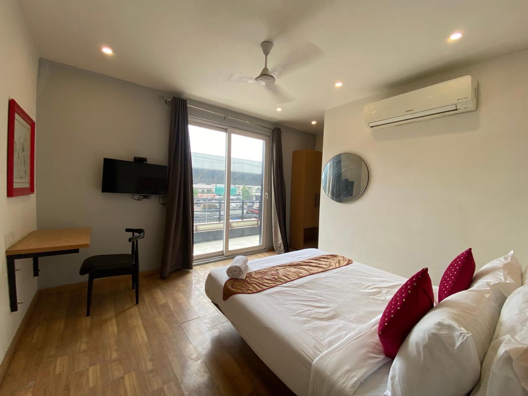 F9 343 Meera Bagh, Paschim Vihar Hotel