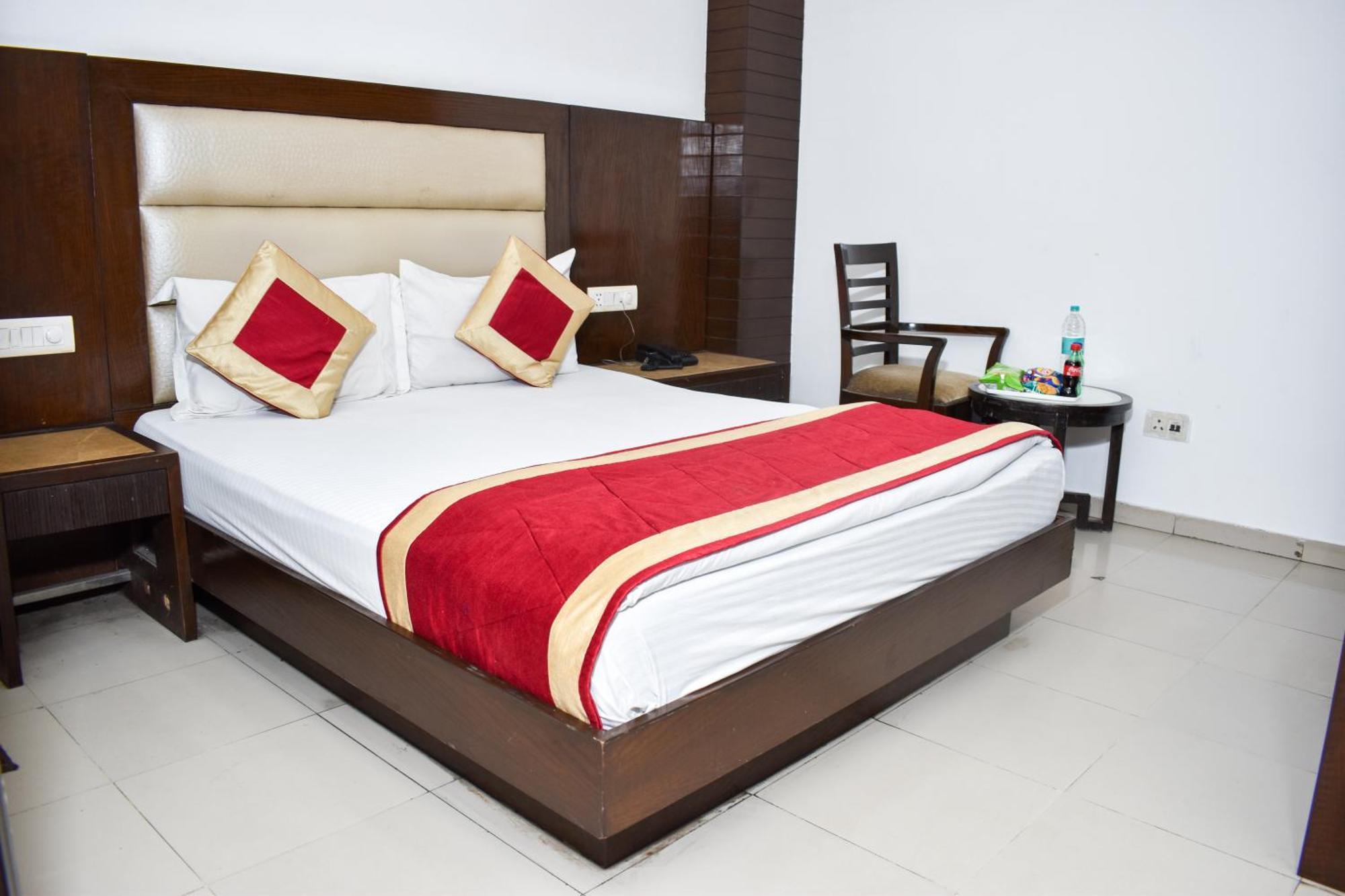 Chanchal Continental # Near To New Delhi Station # Family Hotel # Customer'S Choice Hotel # Tourist Places Nearby - Red Fort, Jama Masjid, India Gate New Delhi