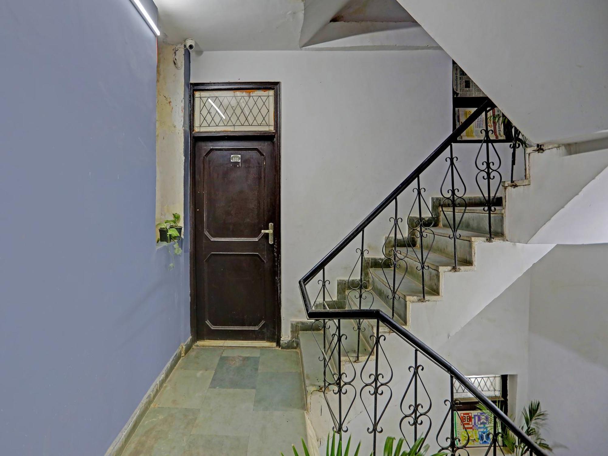 Hotel O Sunrise Near Select Citywalk Mall 3*