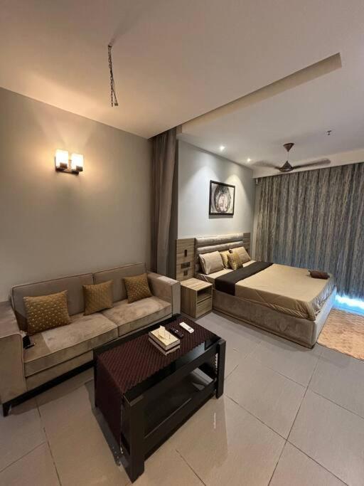 Apartment Countryside Luxury - Supernova Noida *