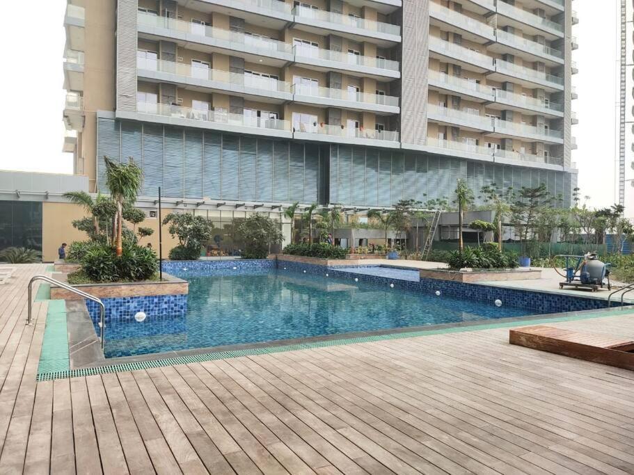Countryside Luxury - Supernova Noida Apartment *