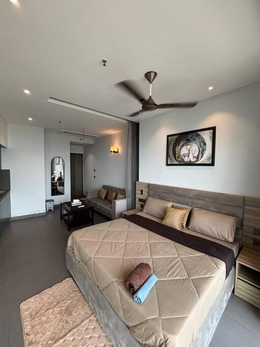 Apartment Countryside Luxury - Supernova Noida New Delhi