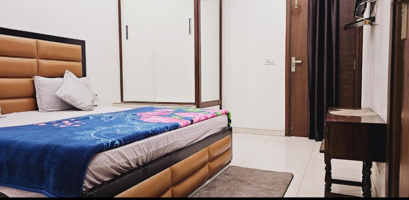 Apartment Ideal 3bhk Apartment!downtown New Delhi