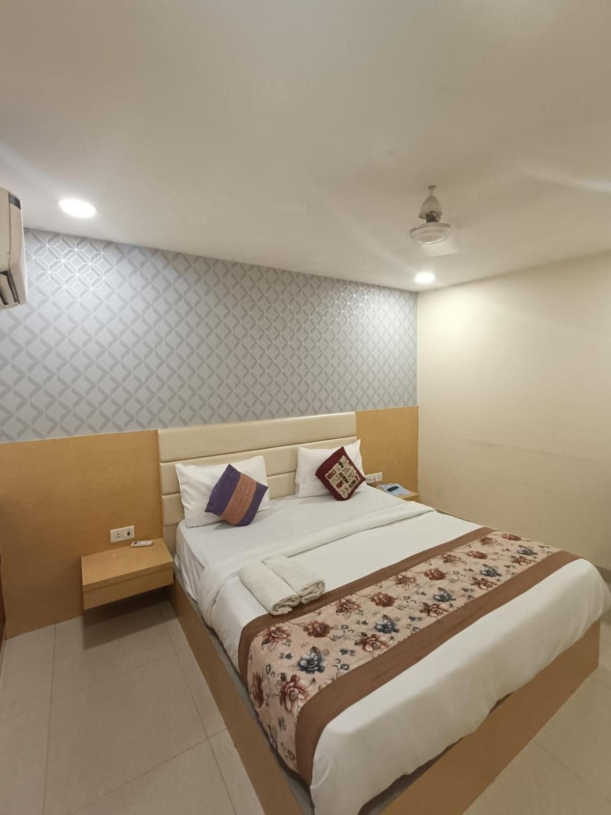 Grand By D'capitol Near Igi Airport Hotel