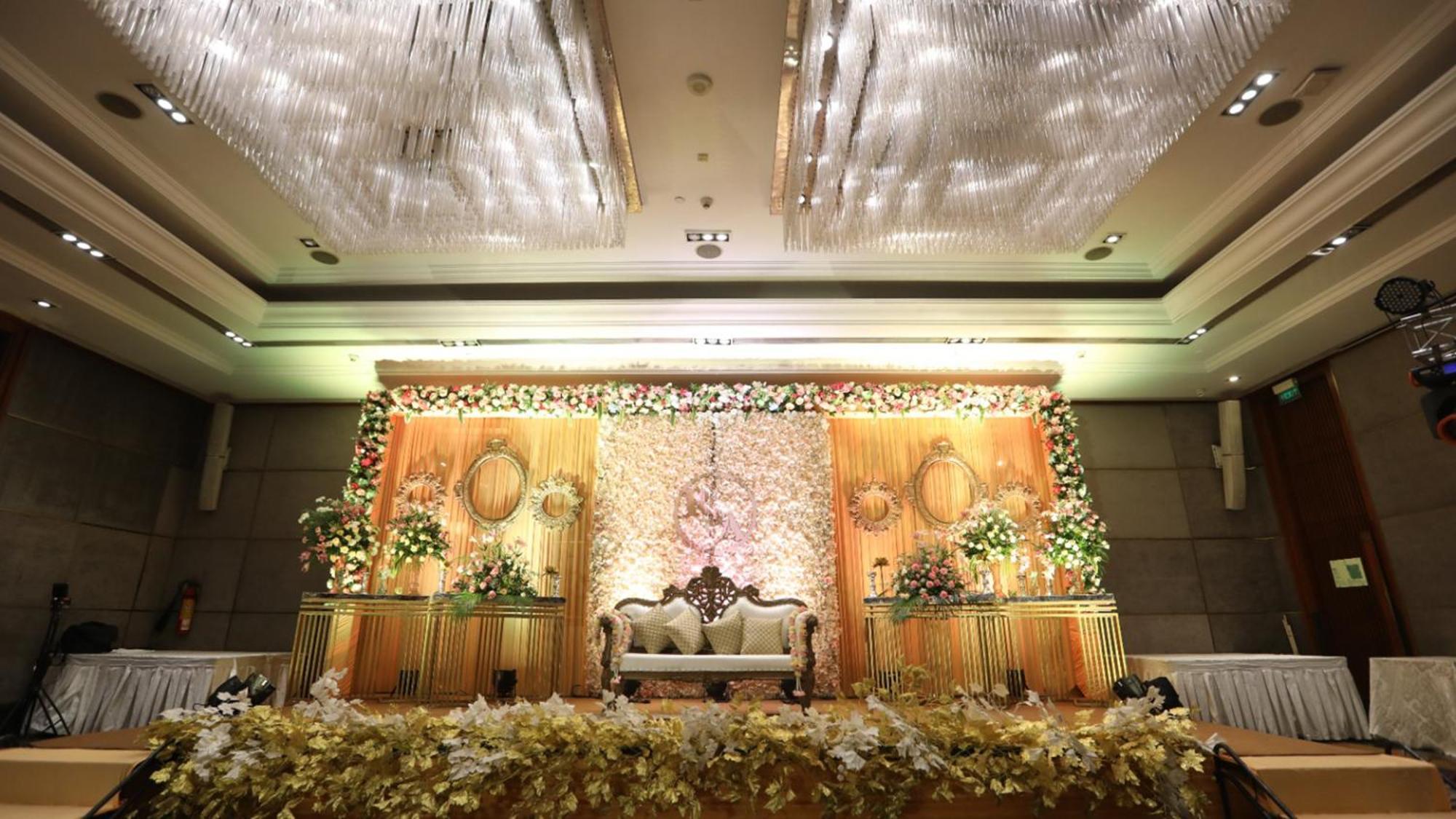 Mayur Vihar Noida By Ihg Hotel 5*