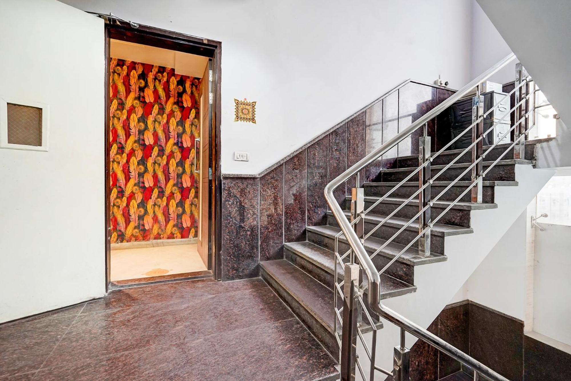 Hotel Fabhotel Season Grand