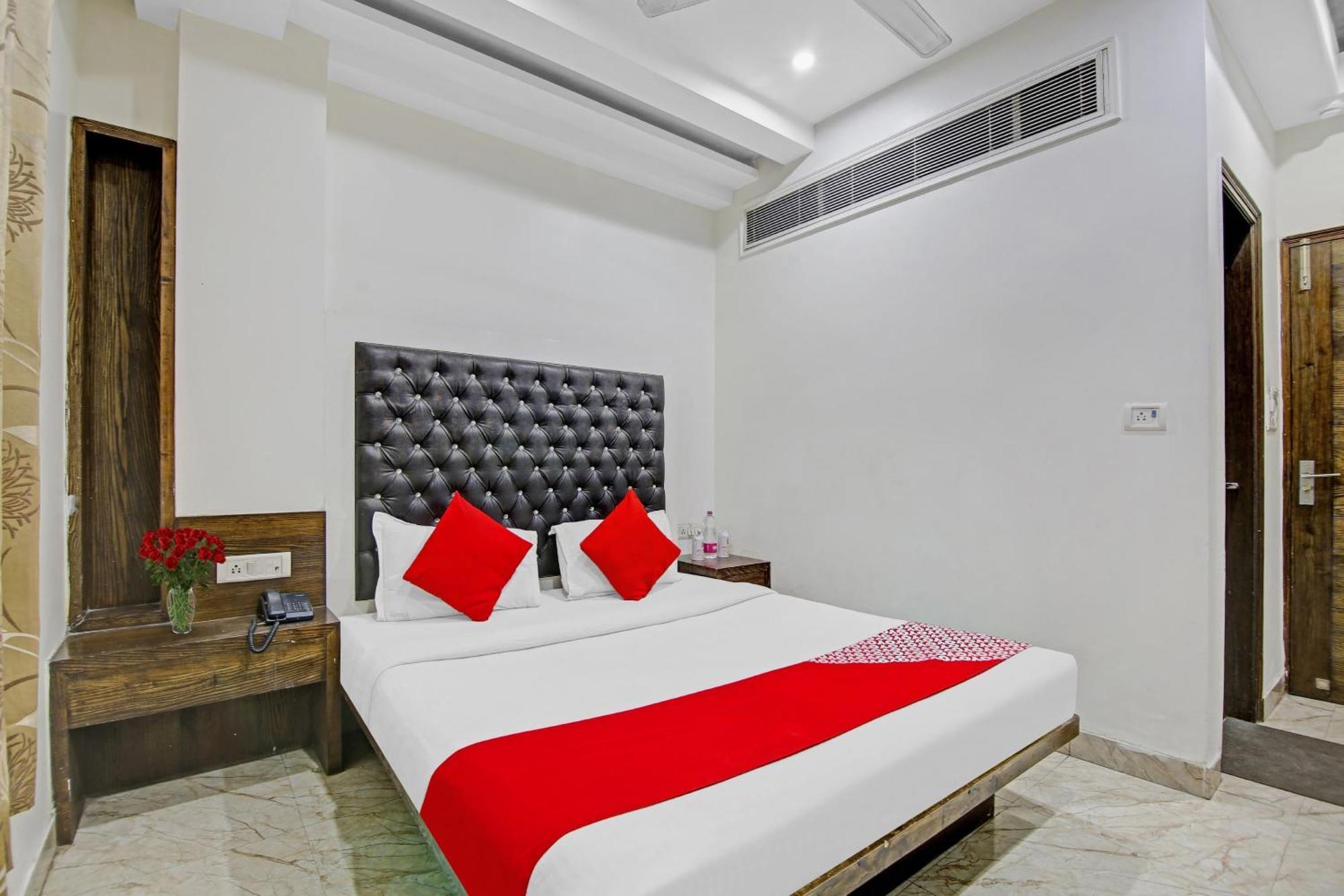 Super Oyo O Saffron Hotel 3*