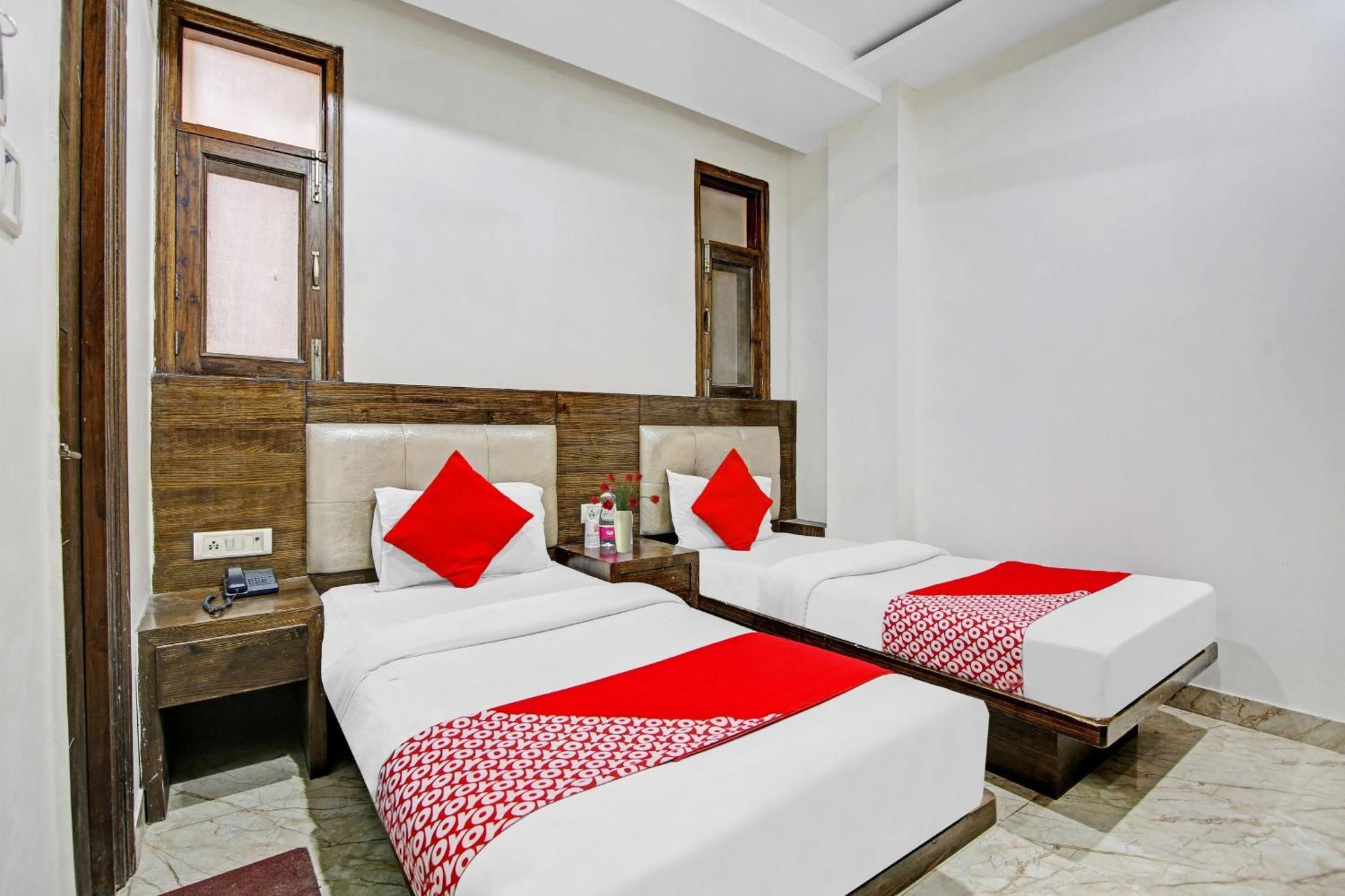 Super Oyo O Saffron Hotel