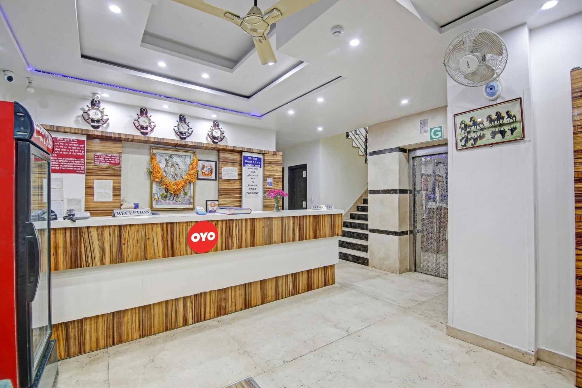 Super Oyo O Saffron Hotel