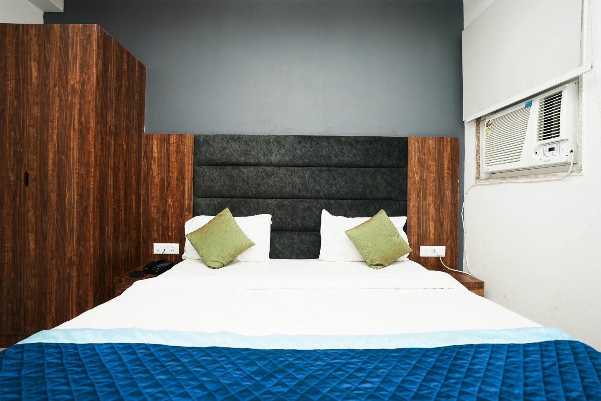 Ishaan Palace Near Igi Delhi Airport 3* New Delhi