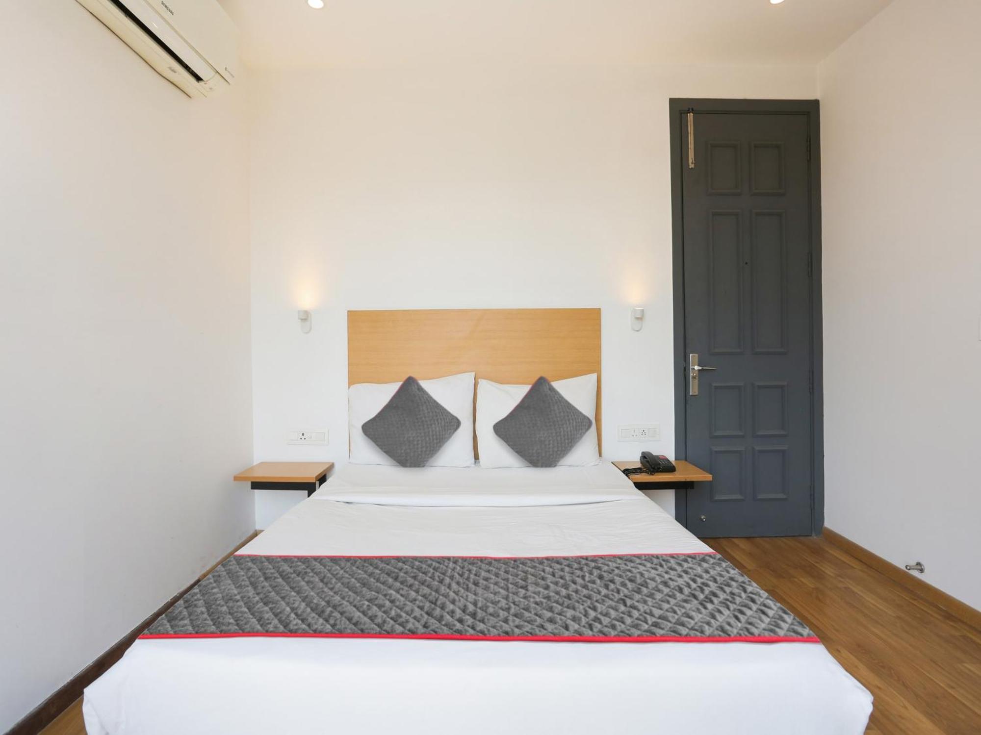 Townhouse Meera Bagh Hotel