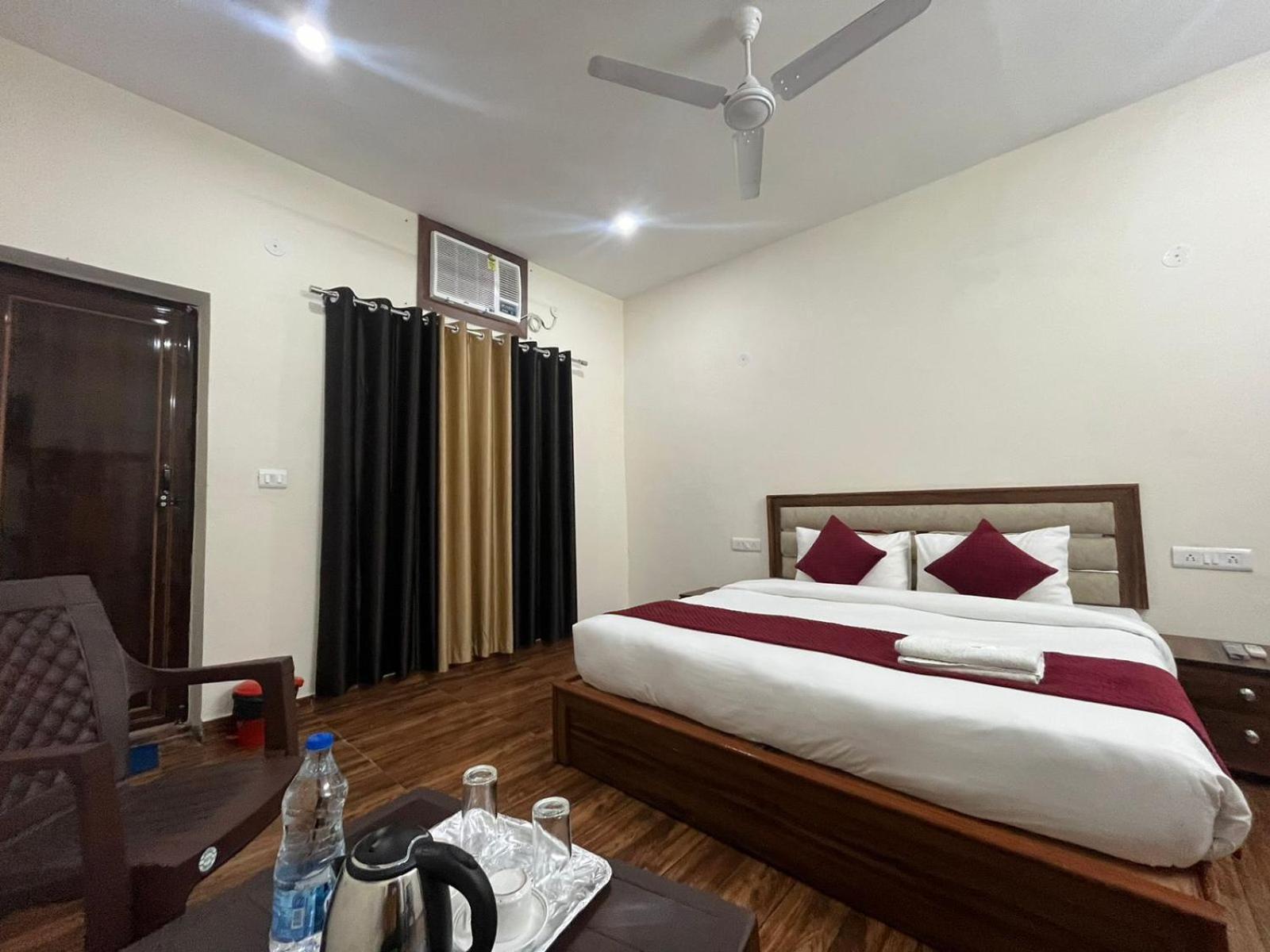 Badal - Safdarjung Enclave * New Delhi