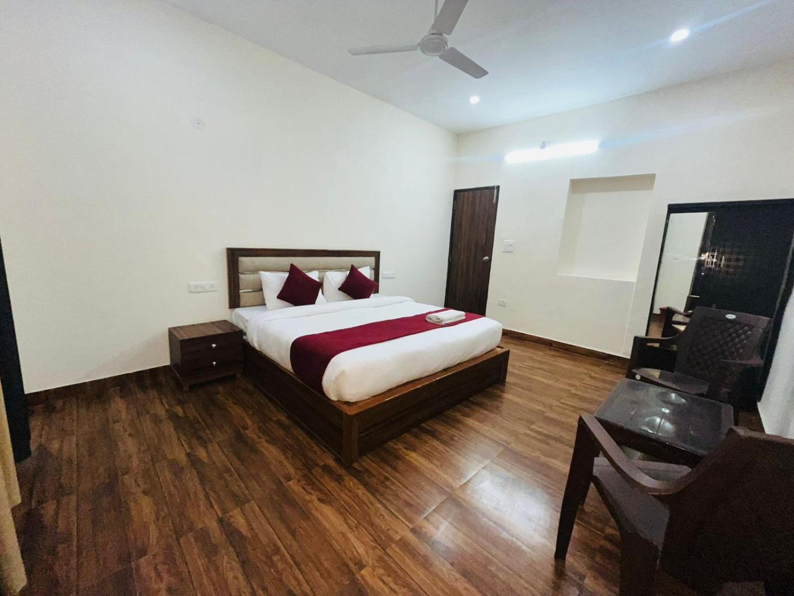 Badal - Safdarjung Enclave Apartment *