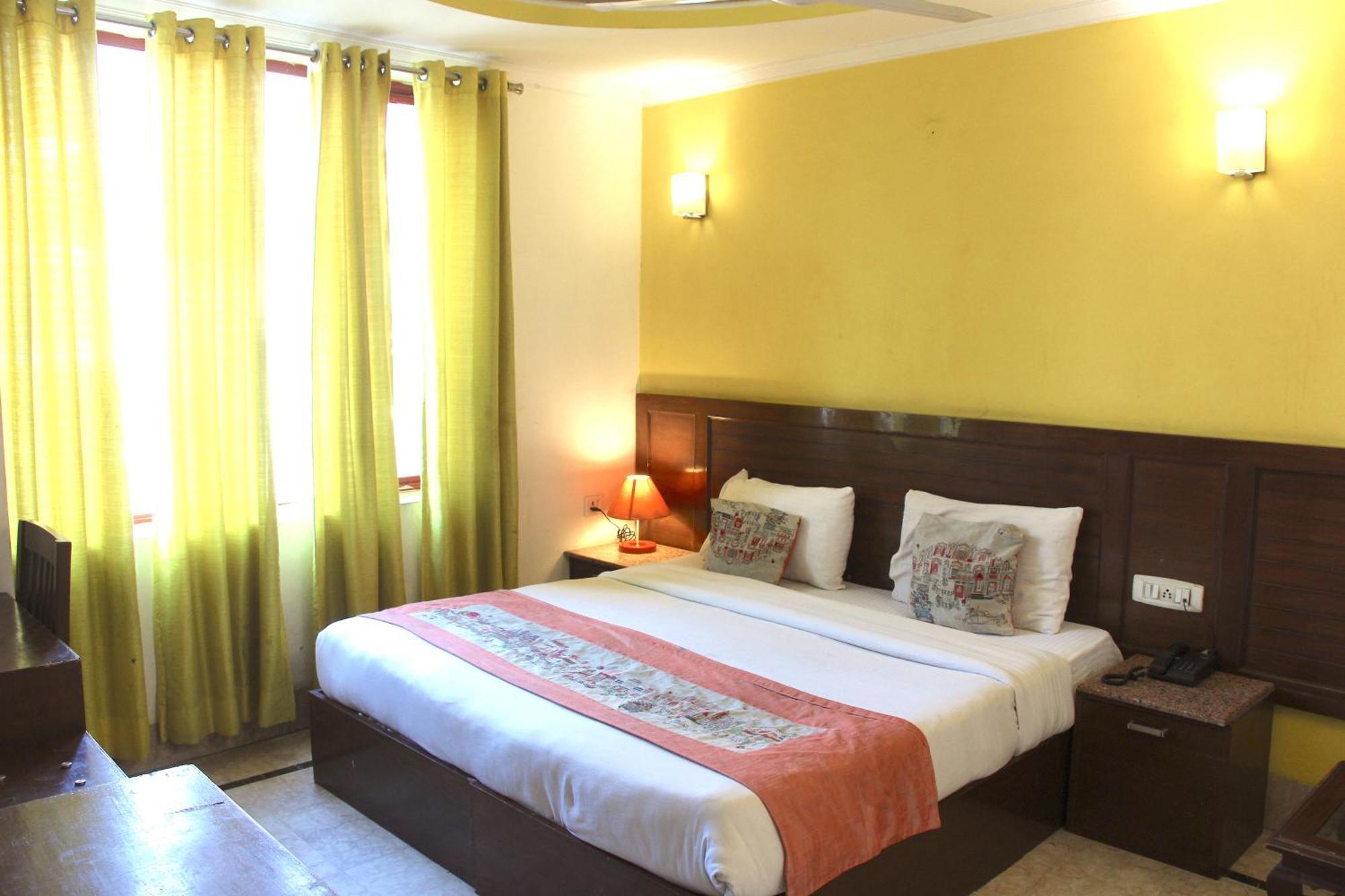 Uni-star Hotel 3*