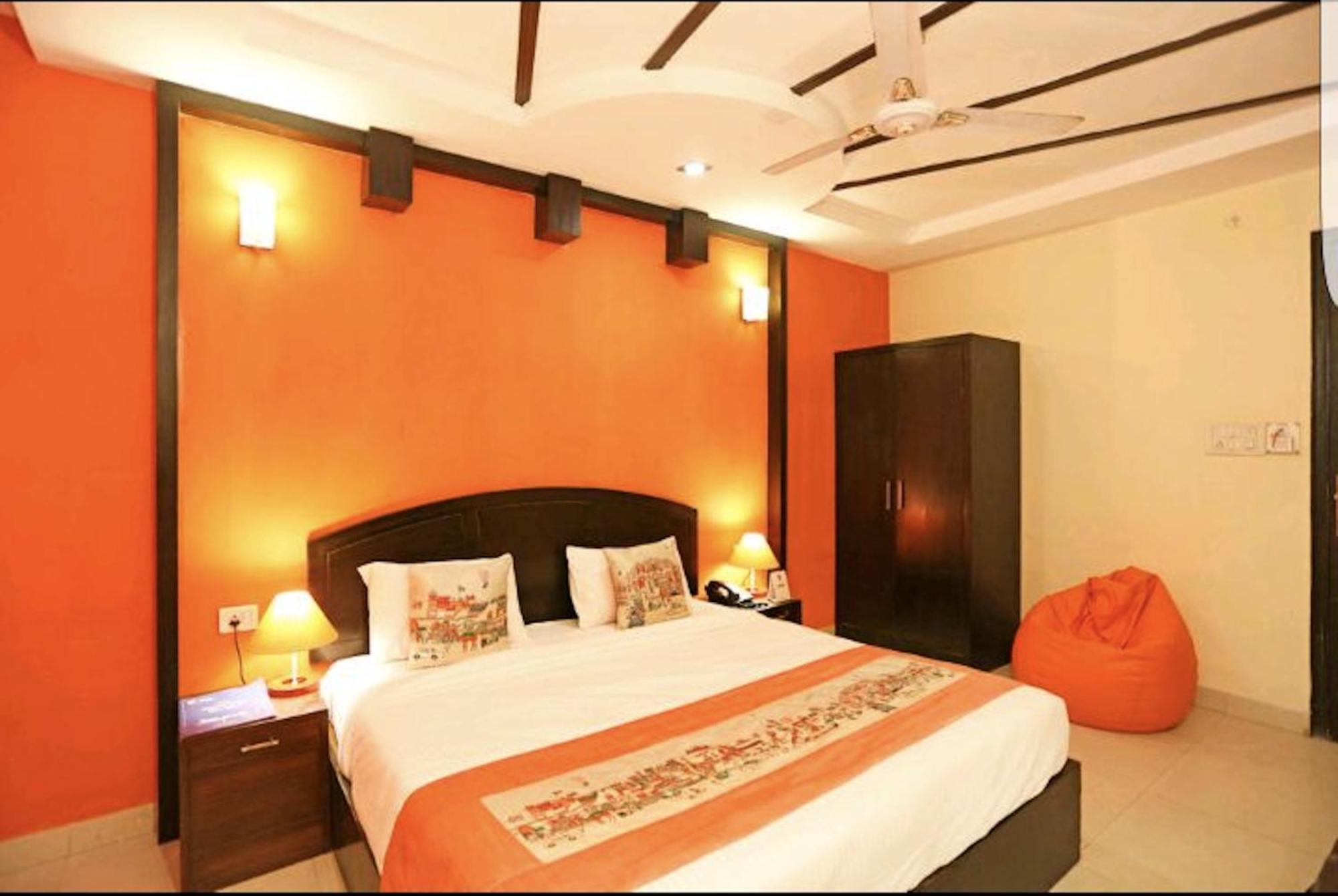 Uni-star Hotel