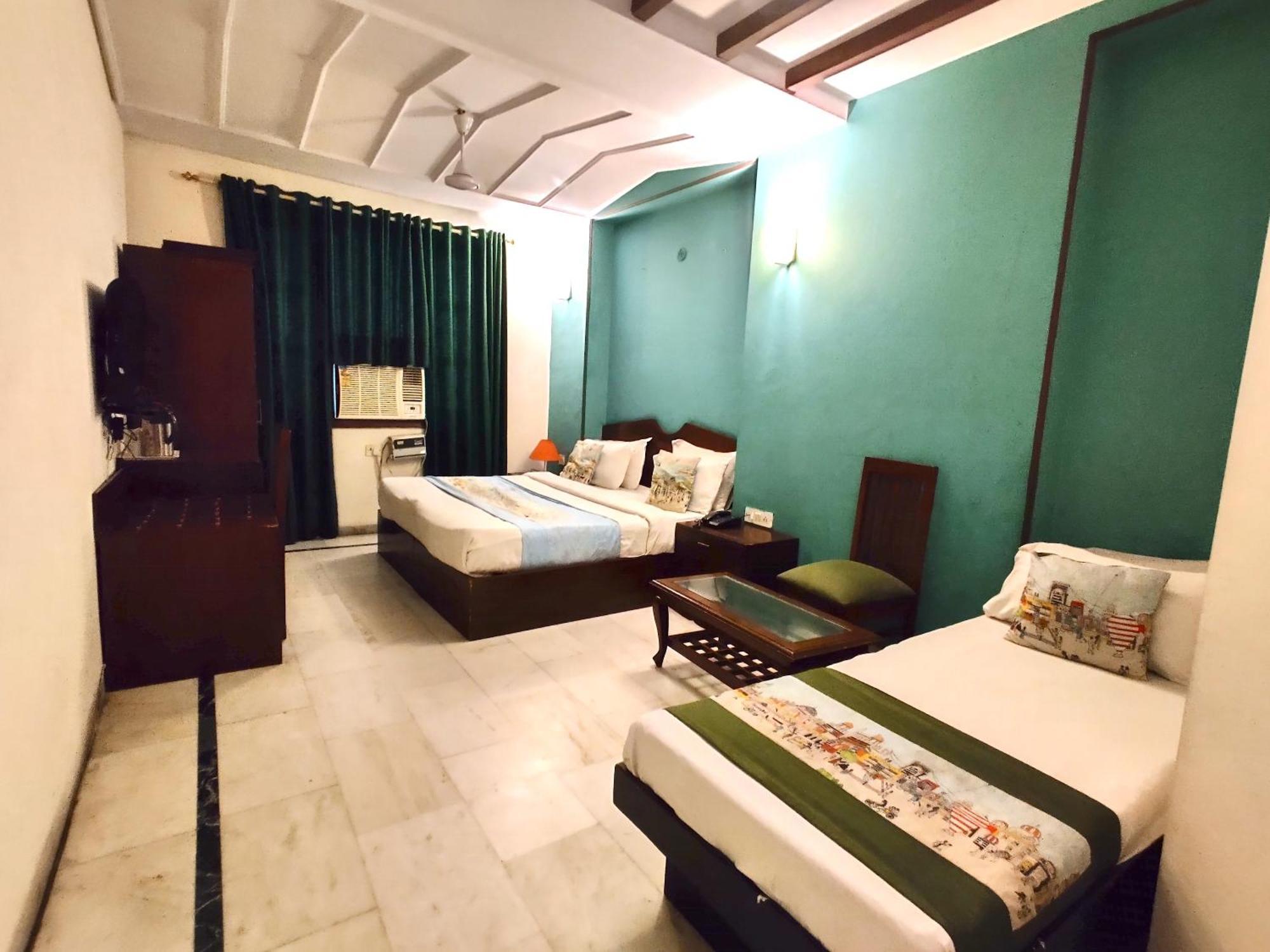 Uni-star 3* New Delhi