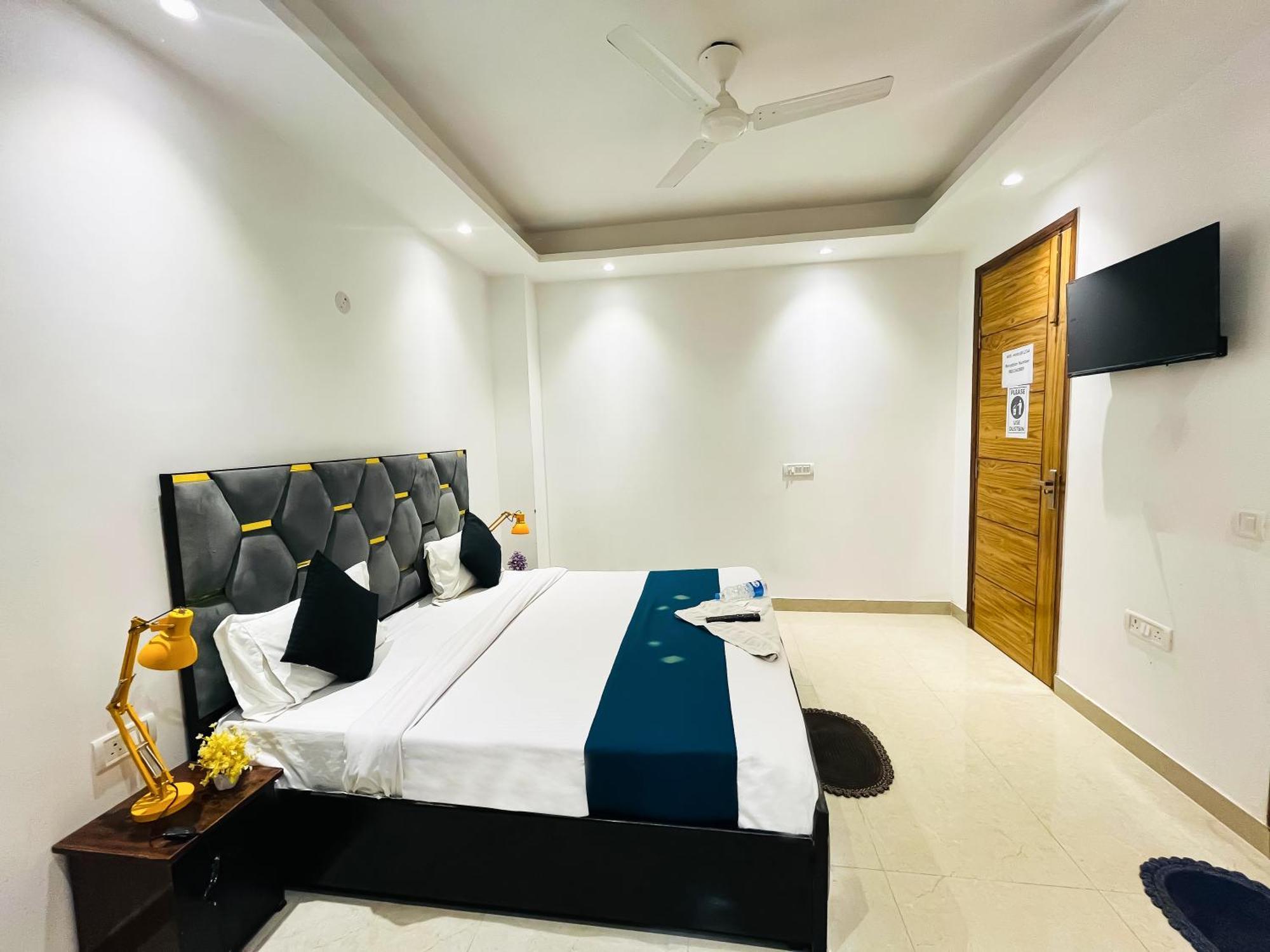 24 Seven - Malviya Nagar 4*