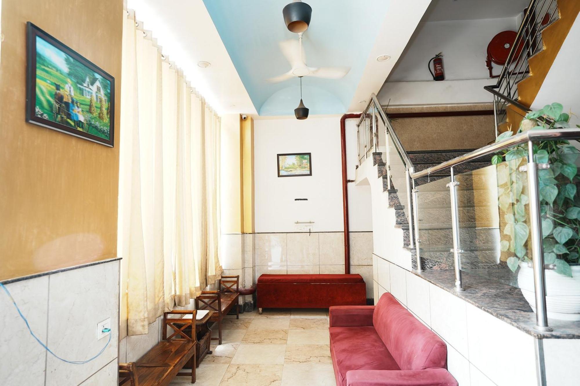 Amour Near Igi Delhi Airport Hotel 3*