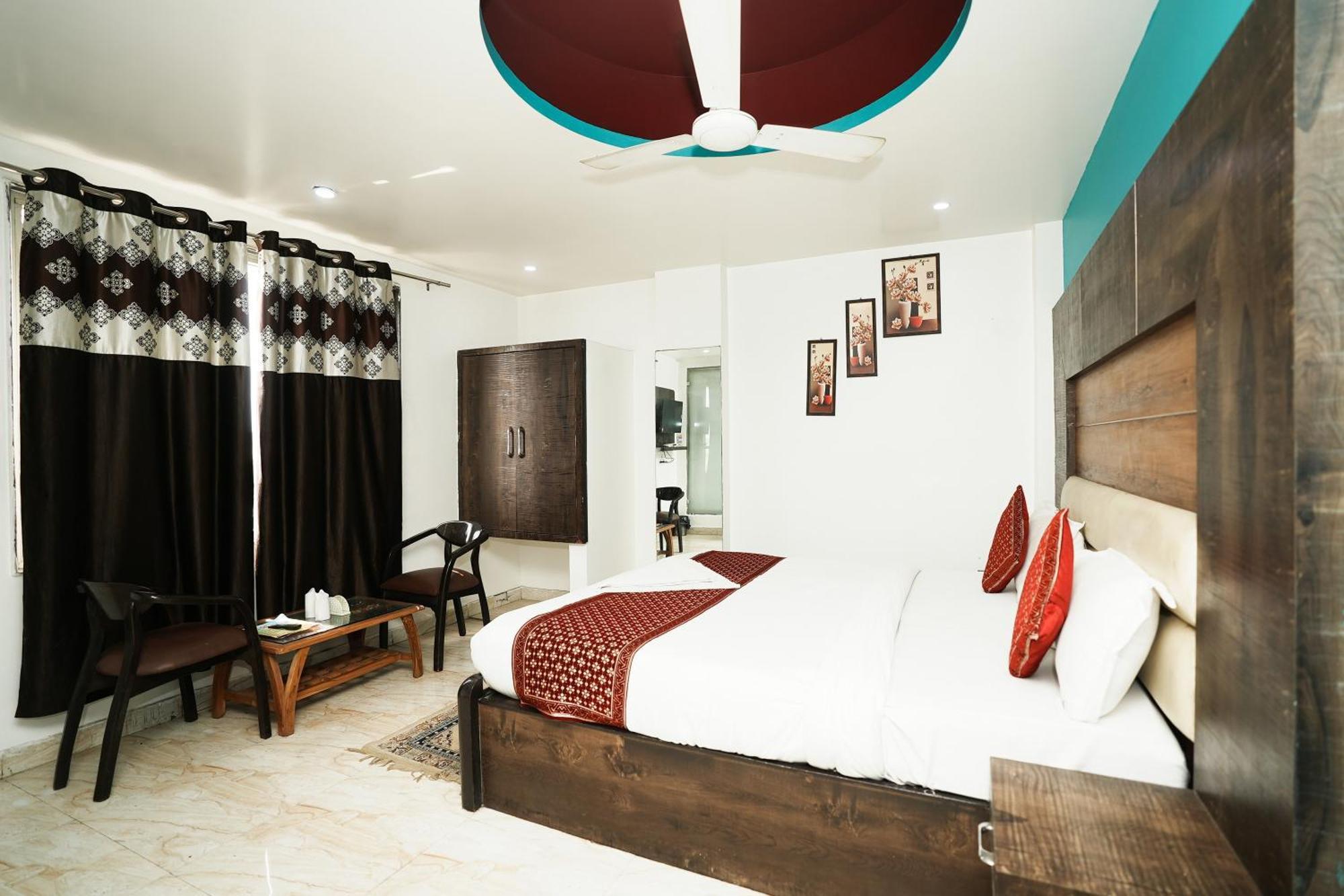 Hotel Amour Near Igi Delhi Airport 3*