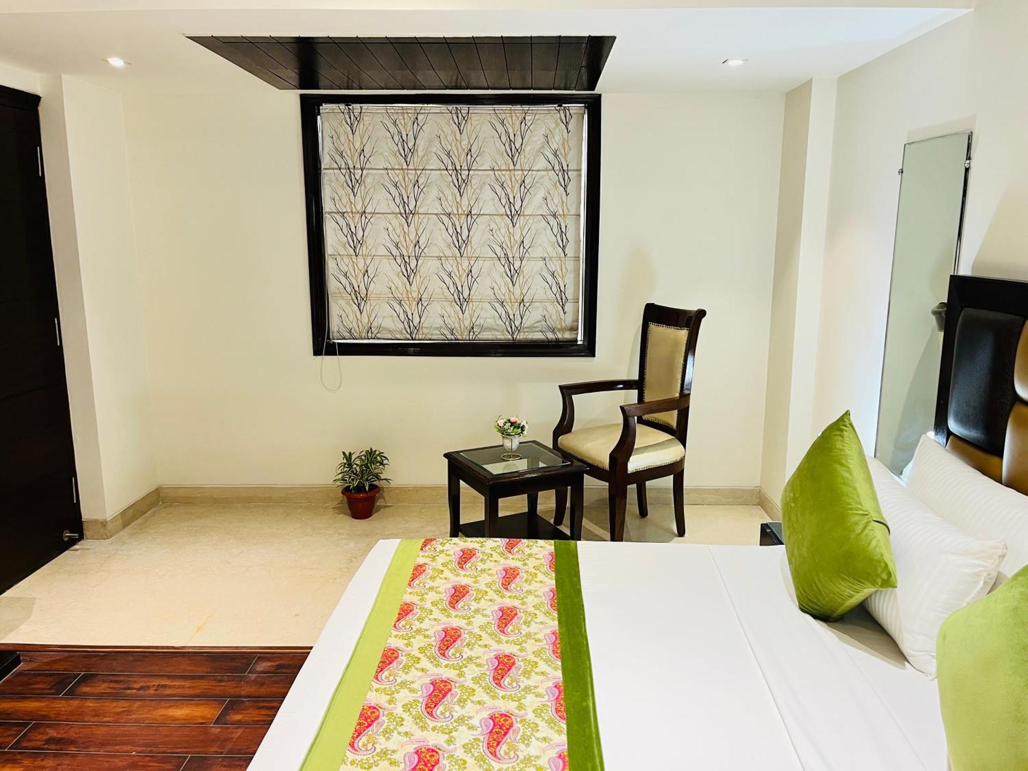 Aura Ip Grand Karkardooma Metro Station Couple Friendly Hotel