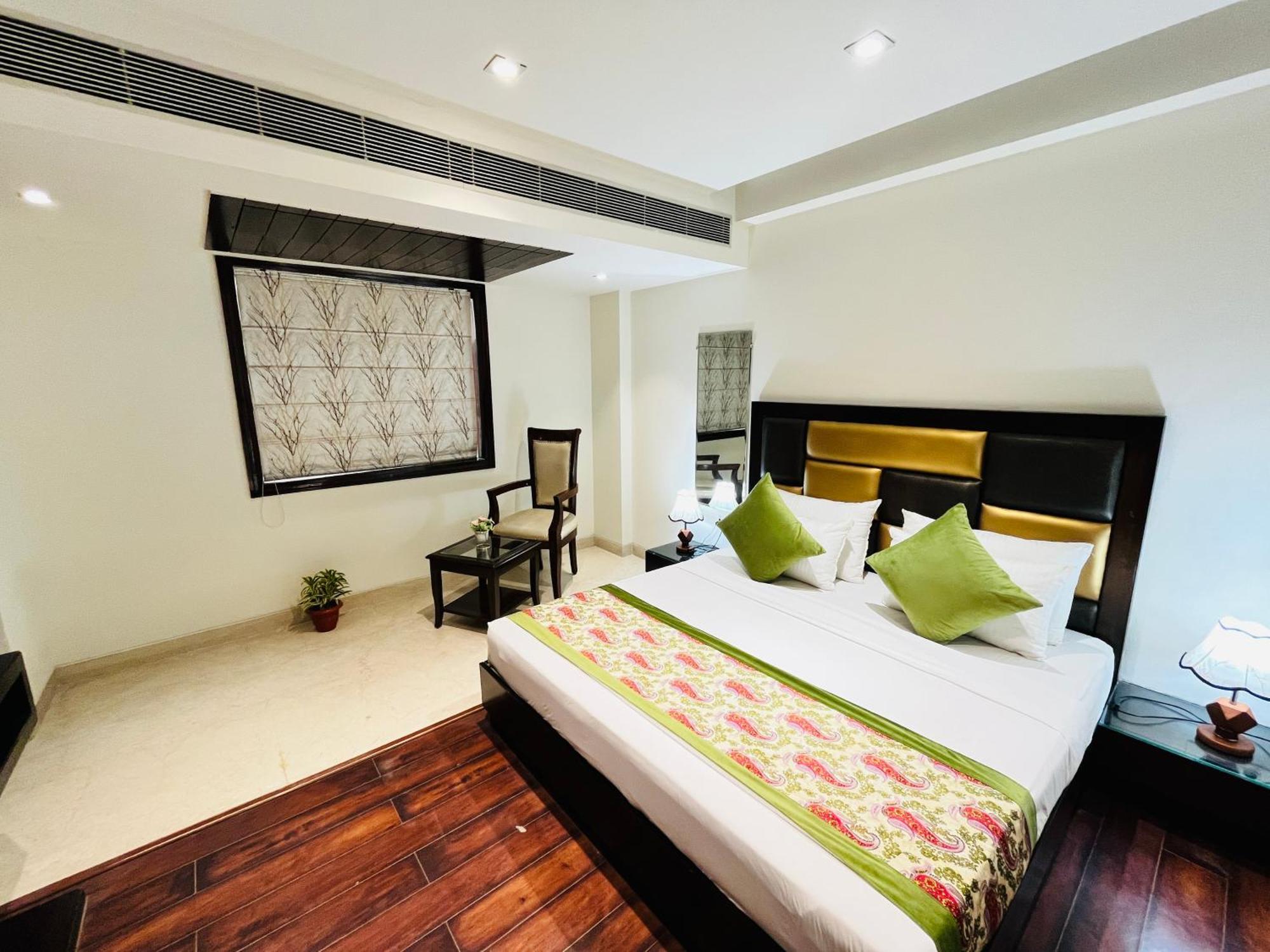 Hotel Aura Ip Grand Karkardooma Metro Station Couple Friendly