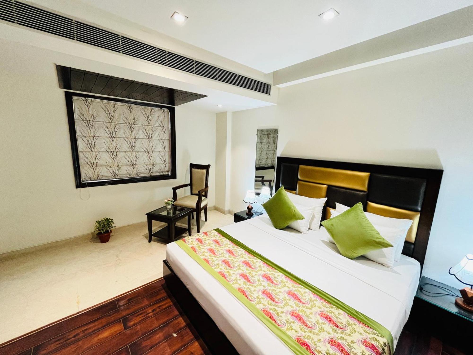 Aura Ip Grand Karkardooma Metro Station Couple Friendly 3*