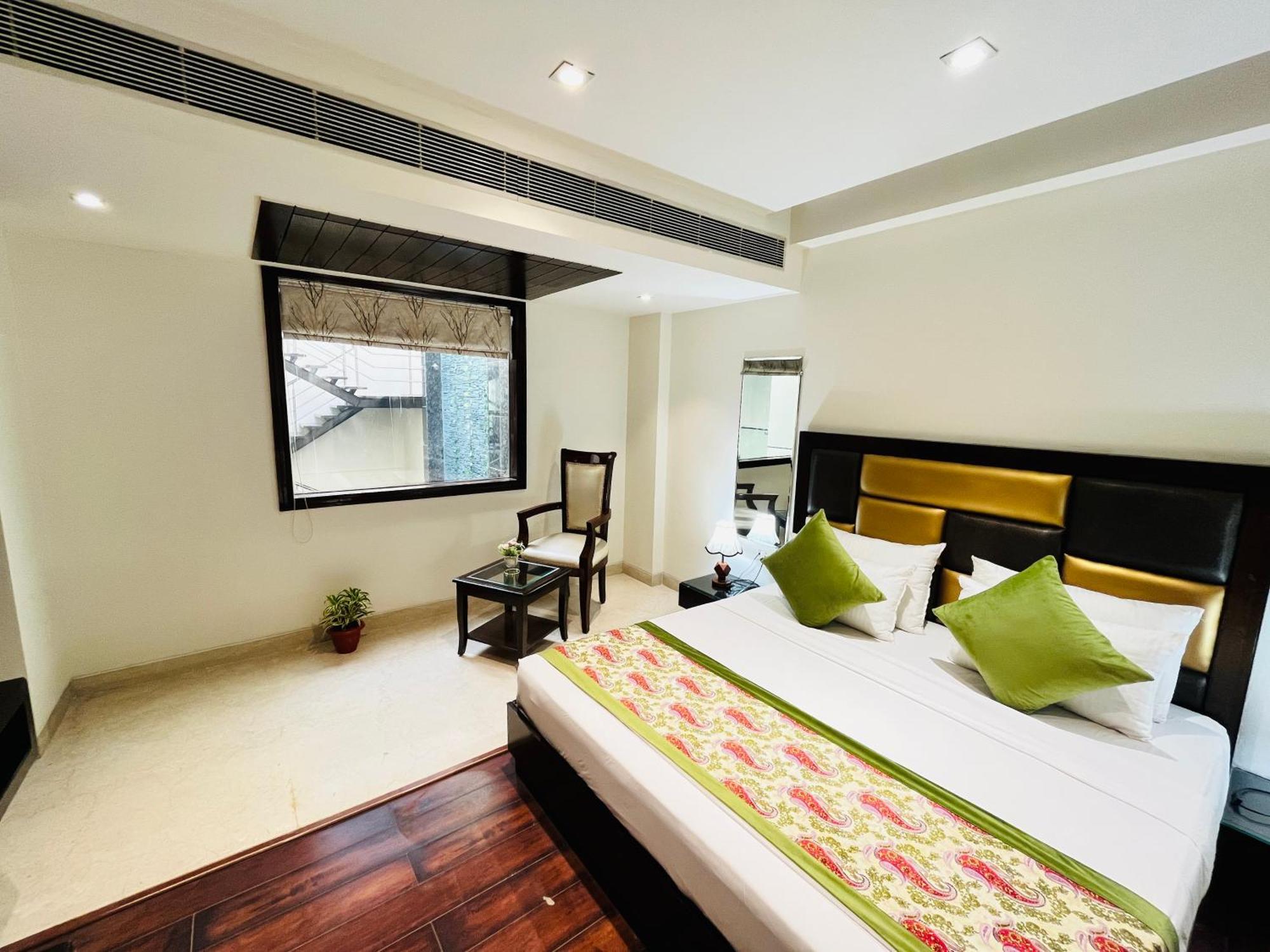 Aura Ip Grand Karkardooma Metro Station Couple Friendly 3*