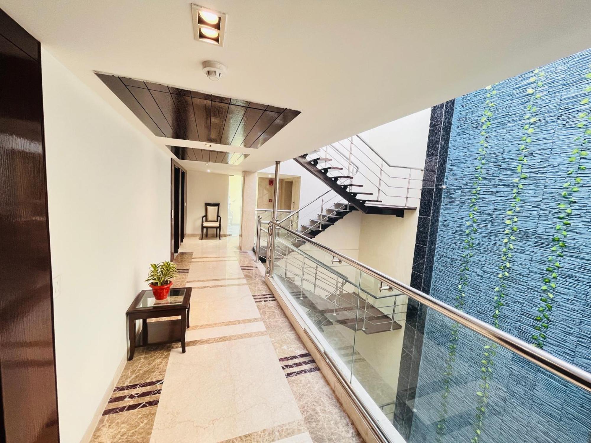 Aura Ip Grand Karkardooma Metro Station Couple Friendly New Delhi