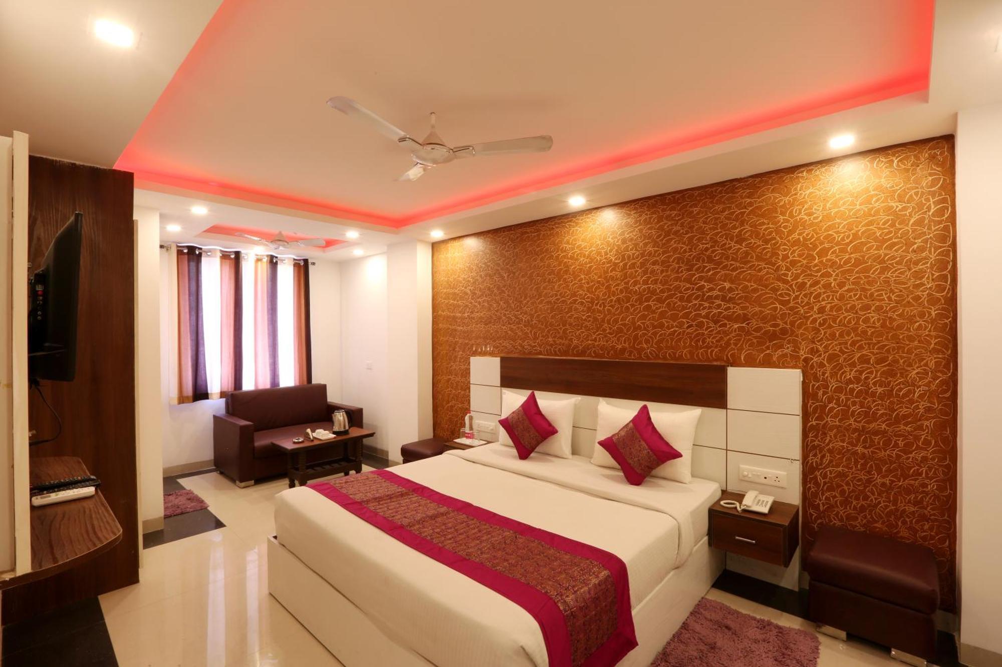 Hotel Ark Wood At Airport New Delhi