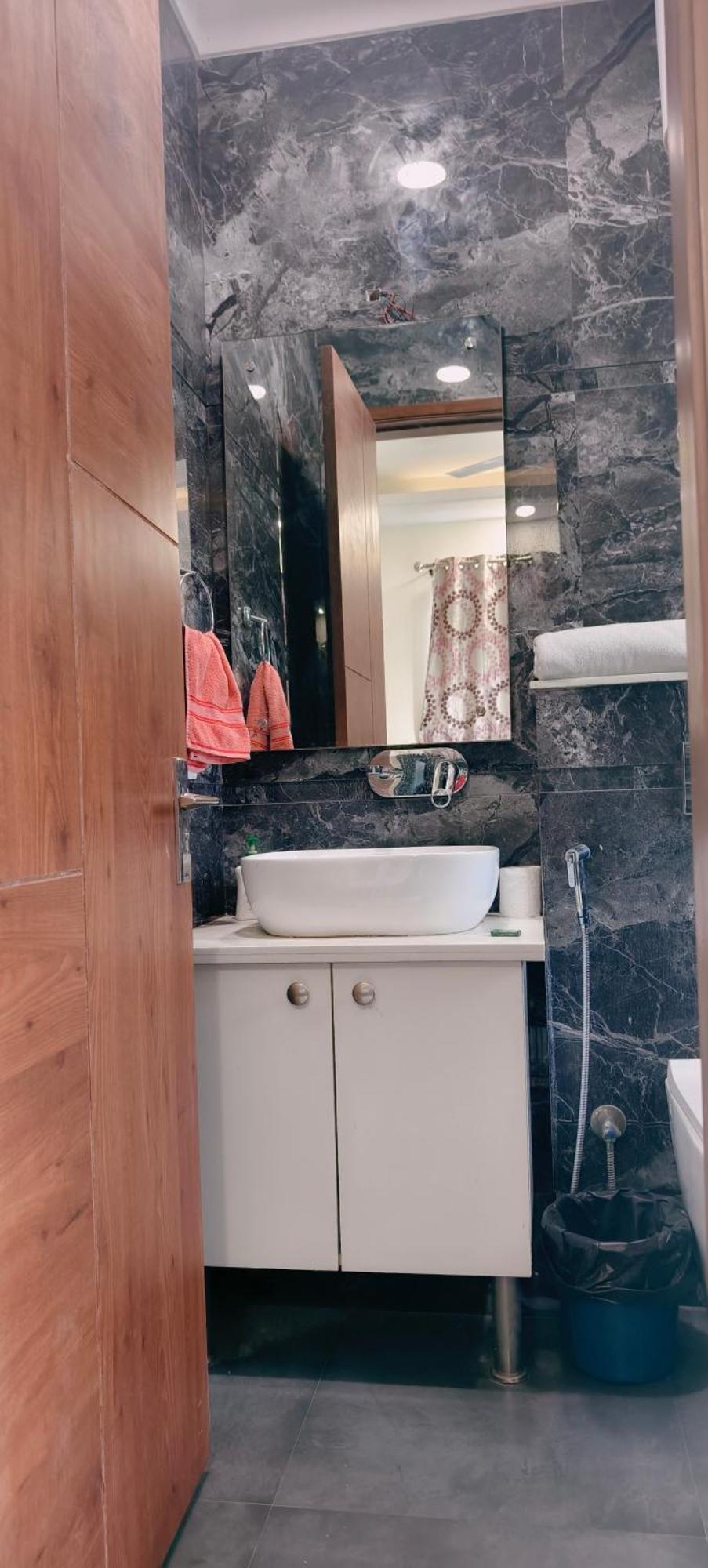 Hostmystay- 2bhk! Lajpat Nagar Market