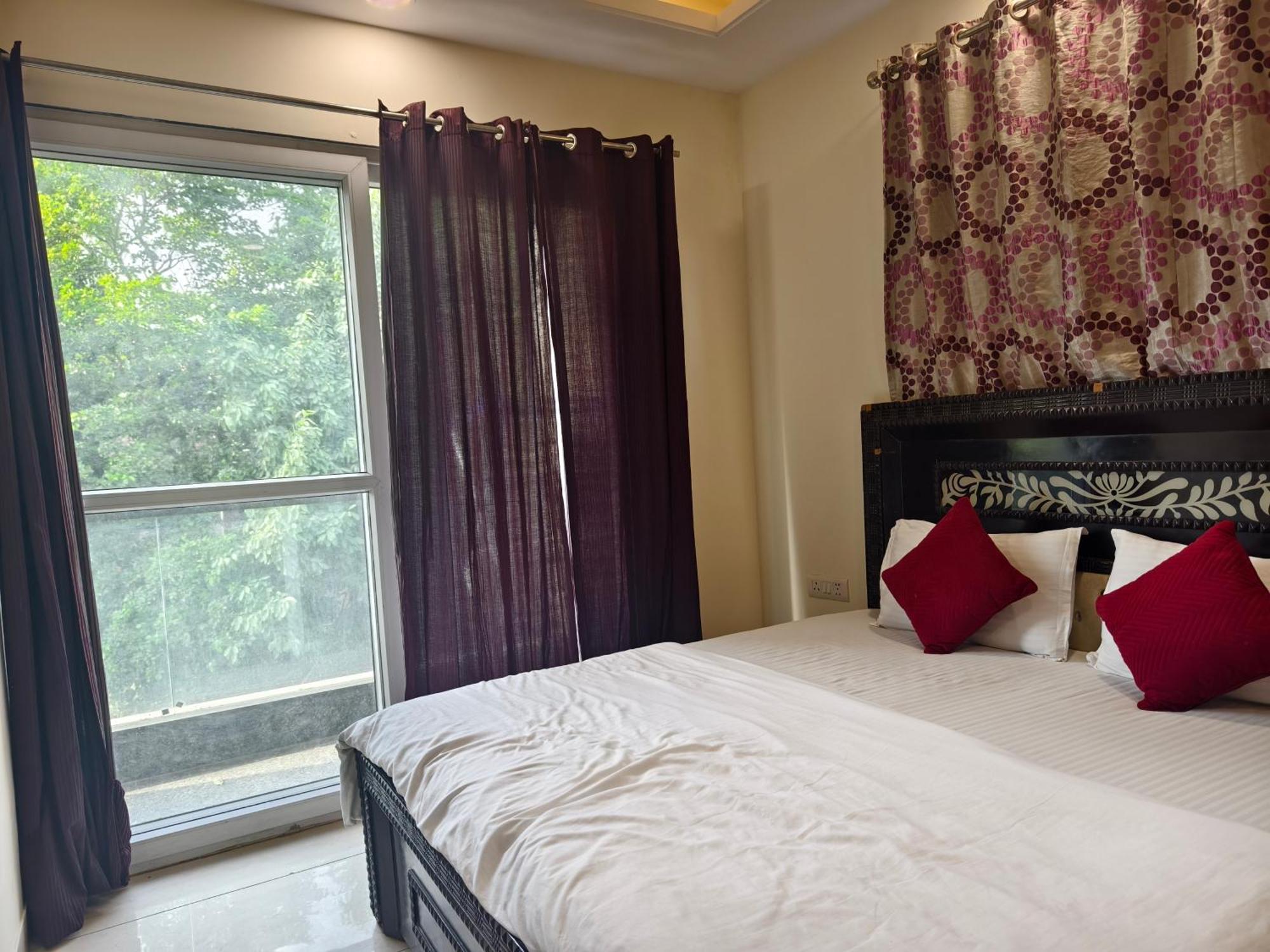 Hostmystay- 2bhk! Lajpat Nagar Market New Delhi