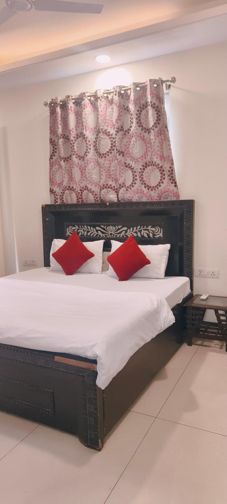 Hostmystay- 2bhk! Lajpat Nagar Market * New Delhi