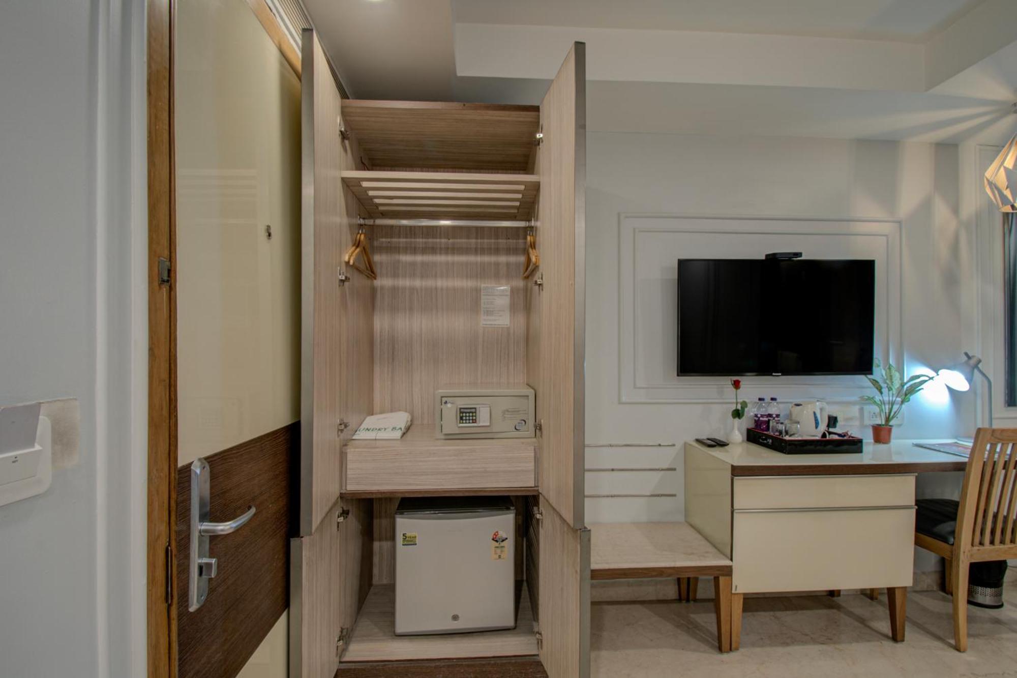 Iris Park Hotel *